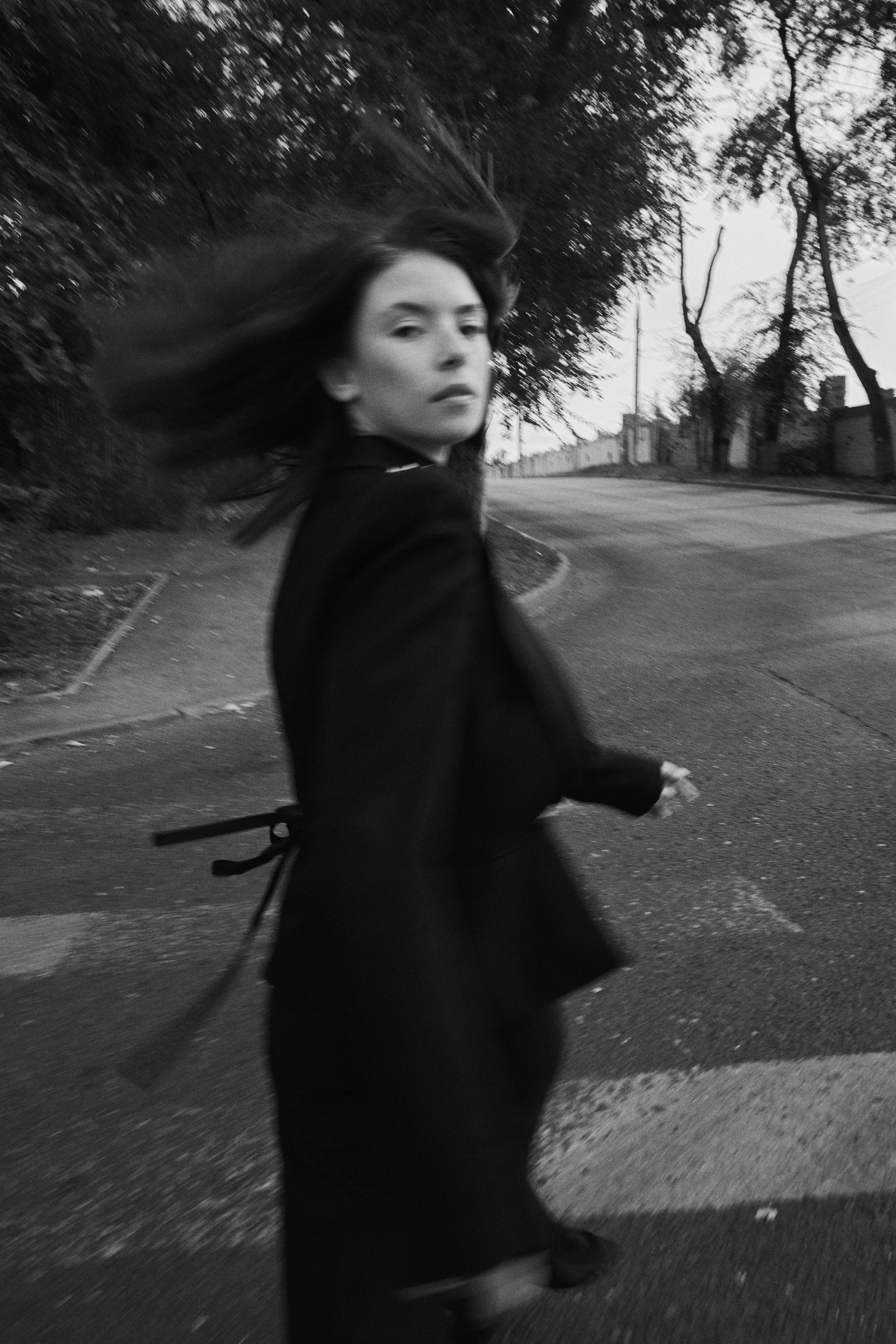 фото девушки в движении