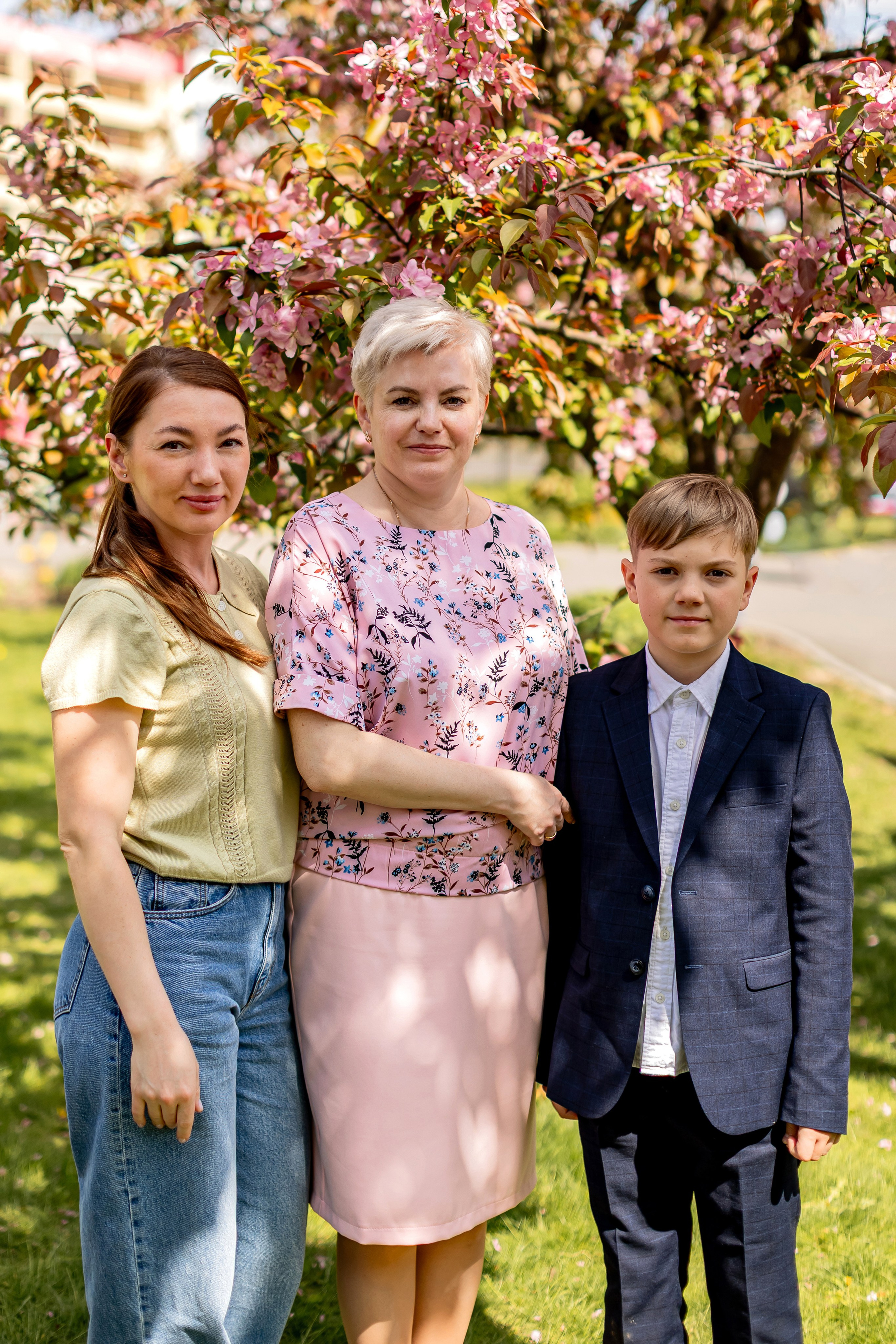 Выпускной в начальной школе на улице. Фотограф и видеограф Москва. Свадебный фотограф, видеограф. Выпускные альбомы. Оживающие альбомы