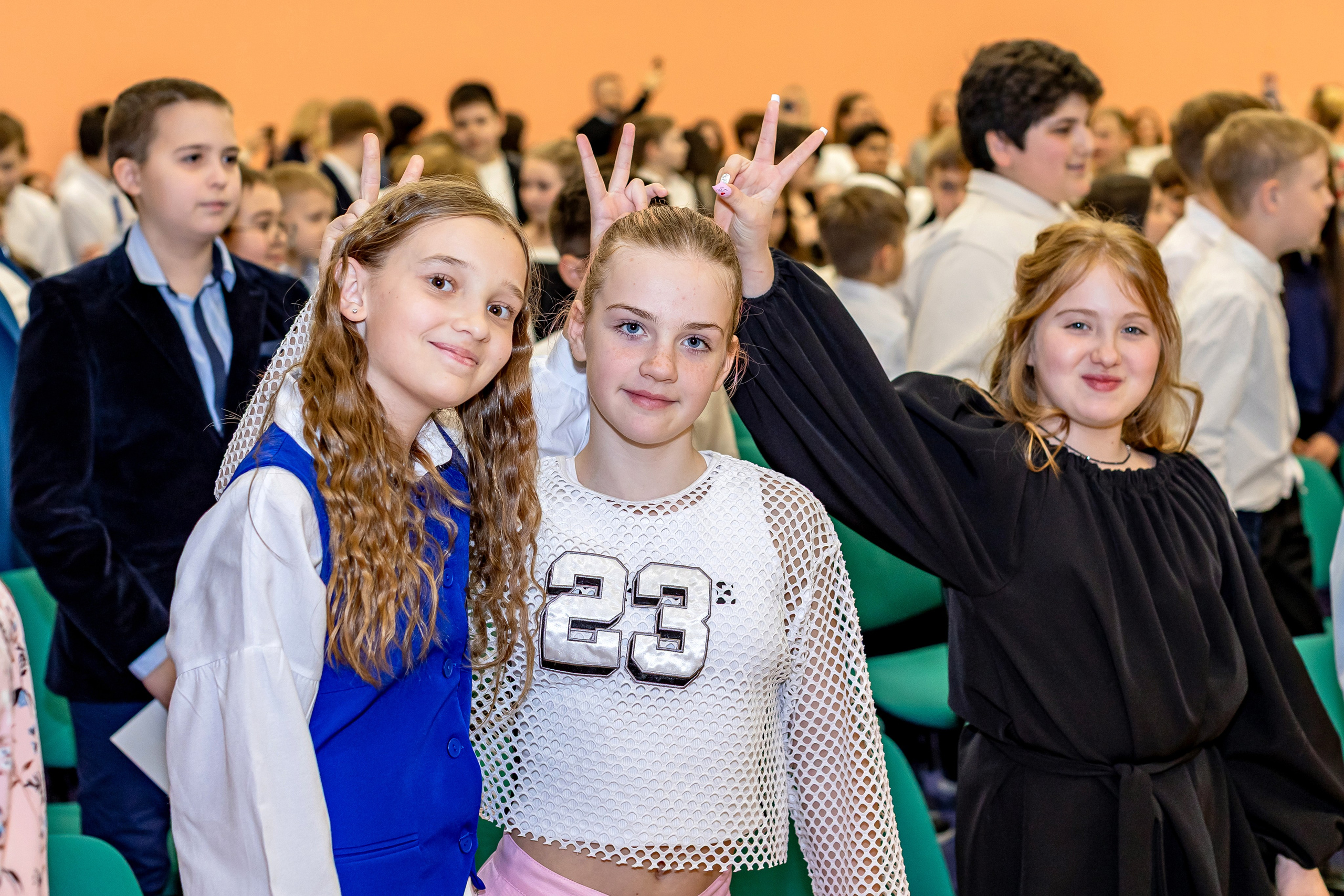 Выпускной праздник в начальной школе. Фотограф и видеограф Москва. Свадебный фотограф, видеограф. Выпускные альбомы. Оживающие альбомы