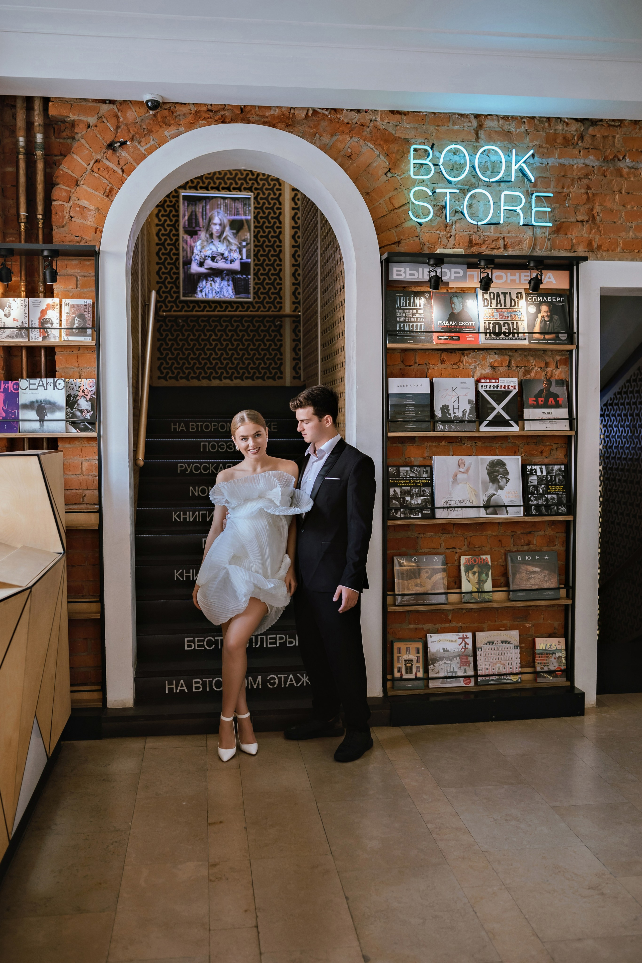 Свадебная фотосессия в кинотеатре. Фотограф и видеограф Москва. Свадебный фотограф, видеограф. Выпускные альбомы. Оживающие альбомы