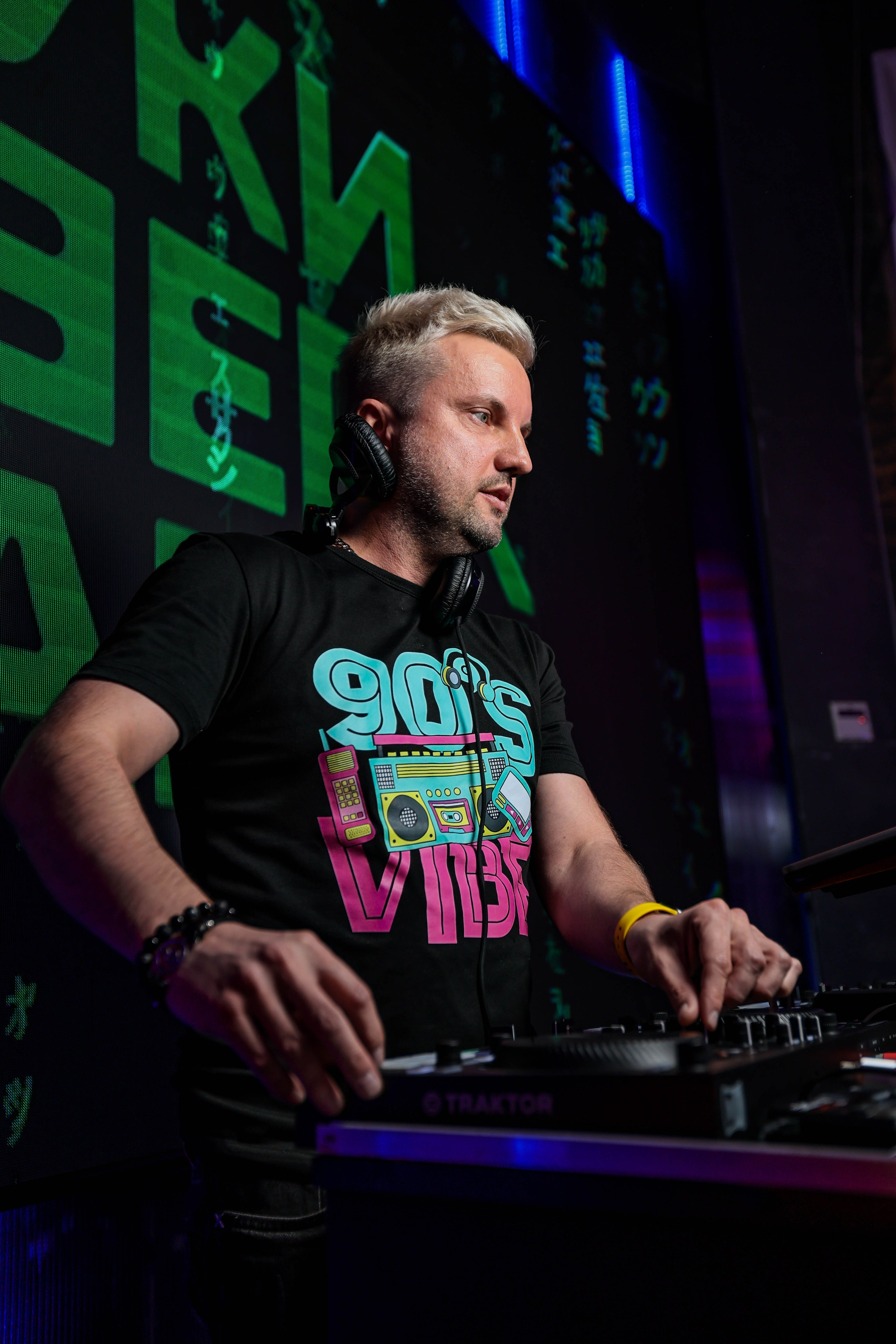 БАР РУКИ ВВЕРХ