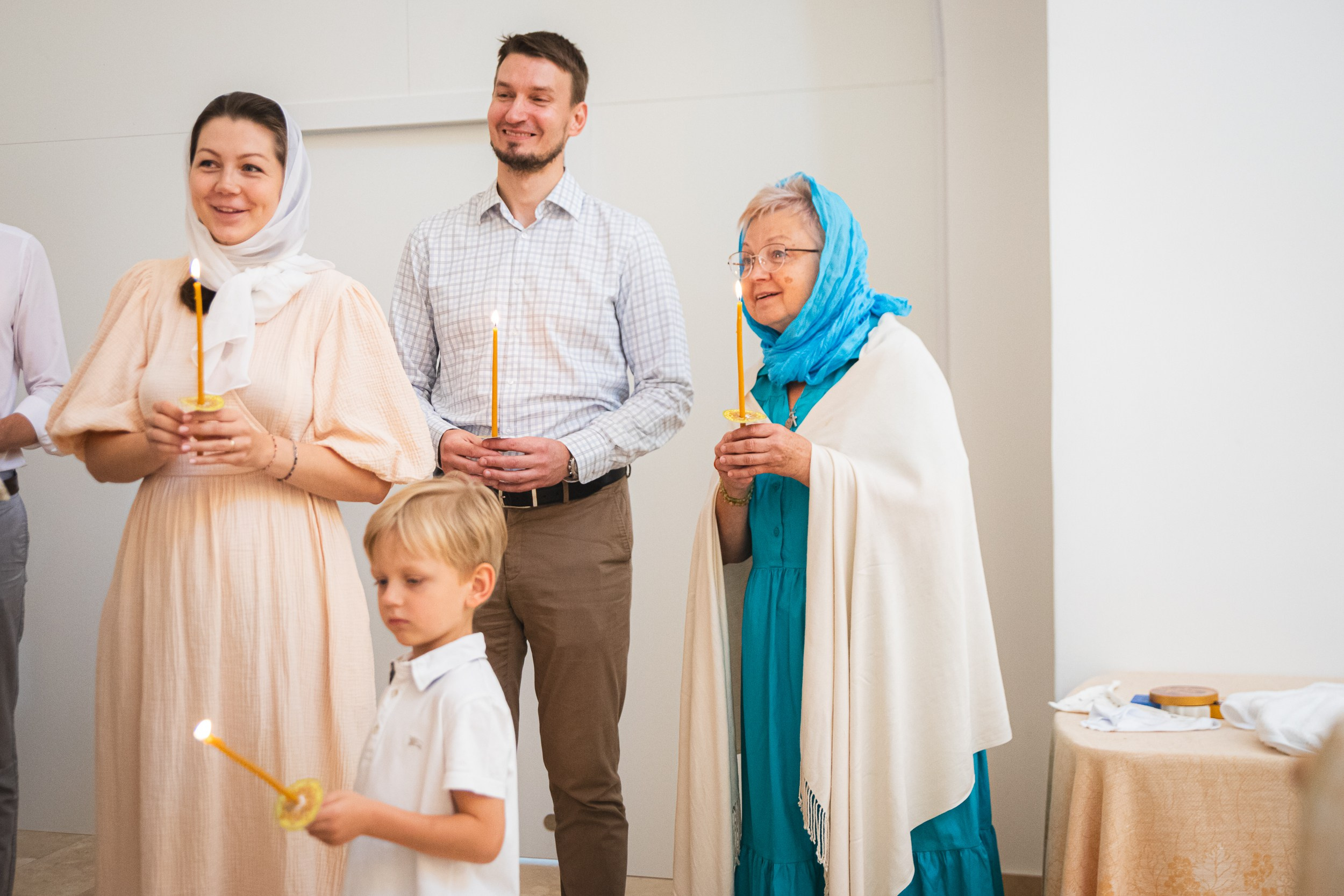 Фотосъемка крещения маленького мальчика в храме города Москвы. Семейный и школьный фотограф в Москве Анна Ткач