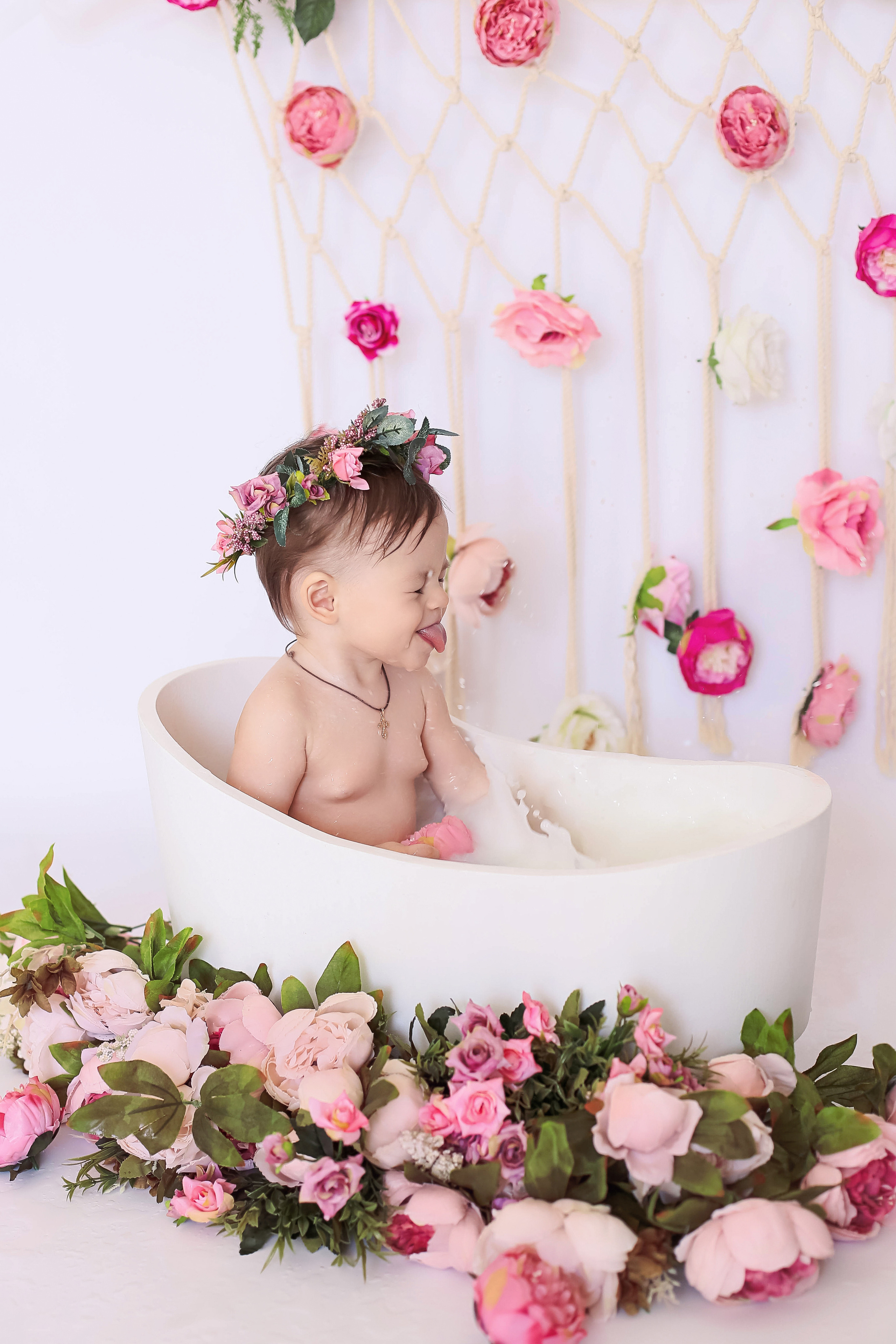 Ванна с цветами. Семейный и детский фотограф в Симферополе и Севастополе