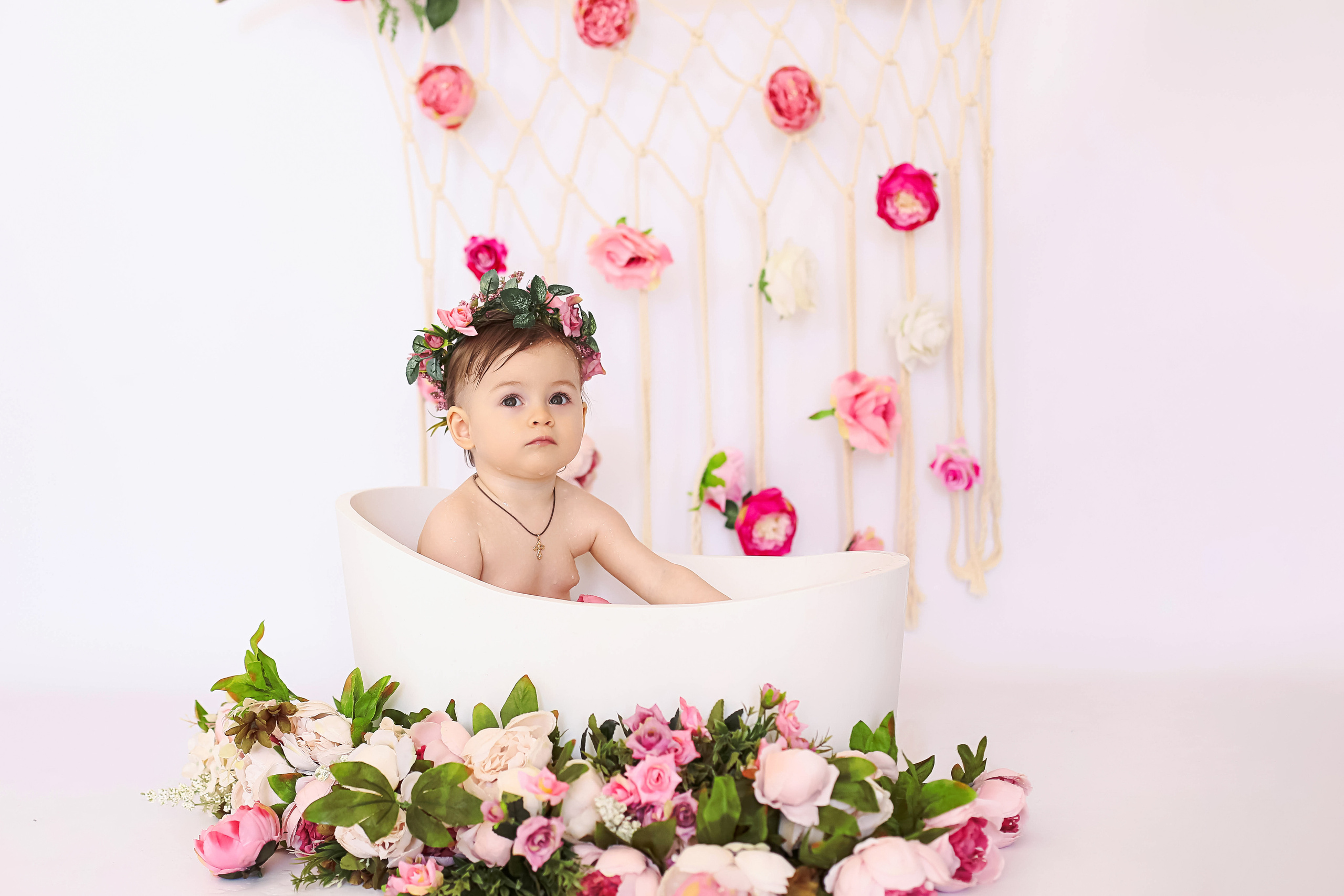 Ванна с цветами. Семейный и детский фотограф в Симферополе и Севастополе