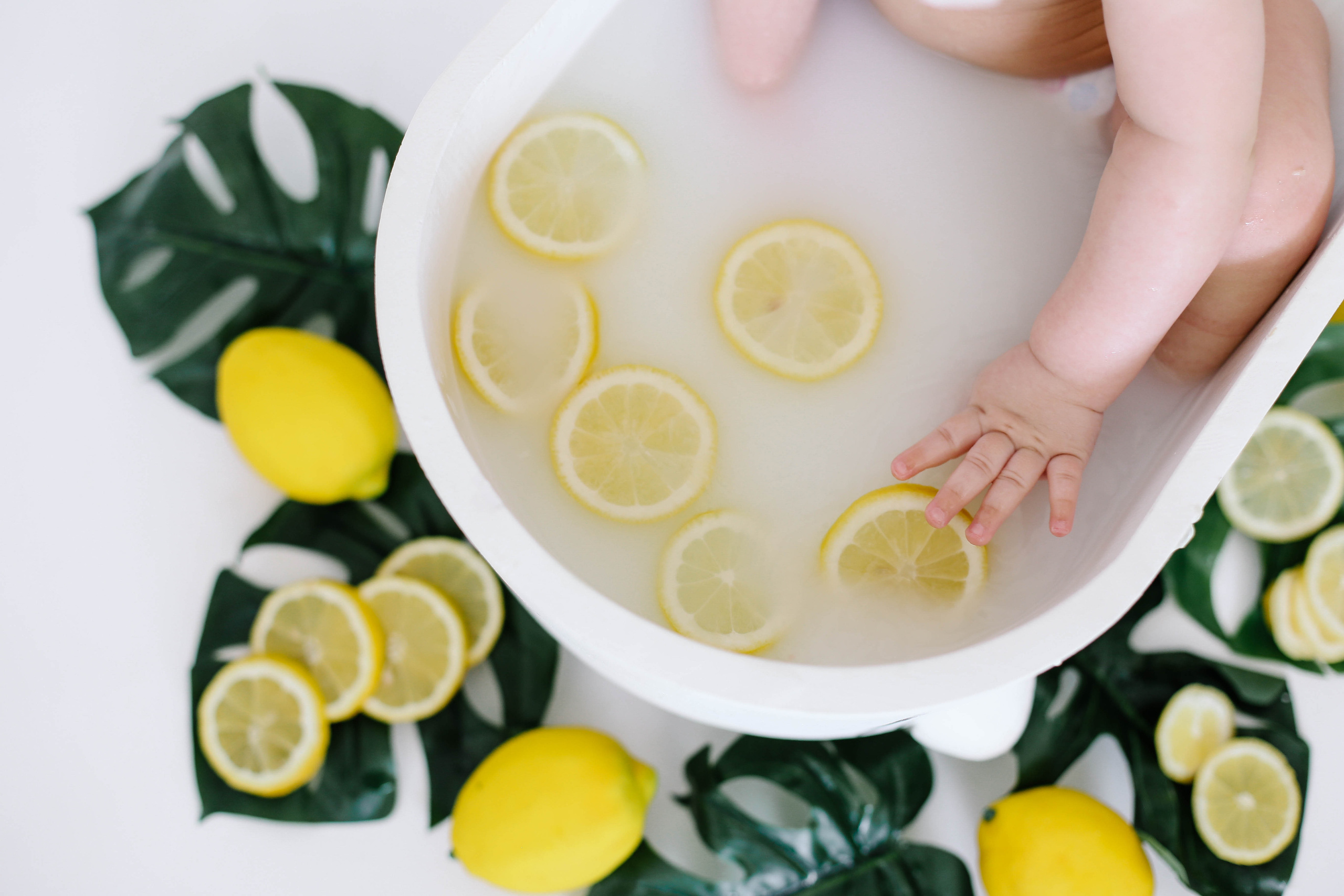 Ванночка с лимонами. Семейный и детский фотограф в Симферополе и Севастополе