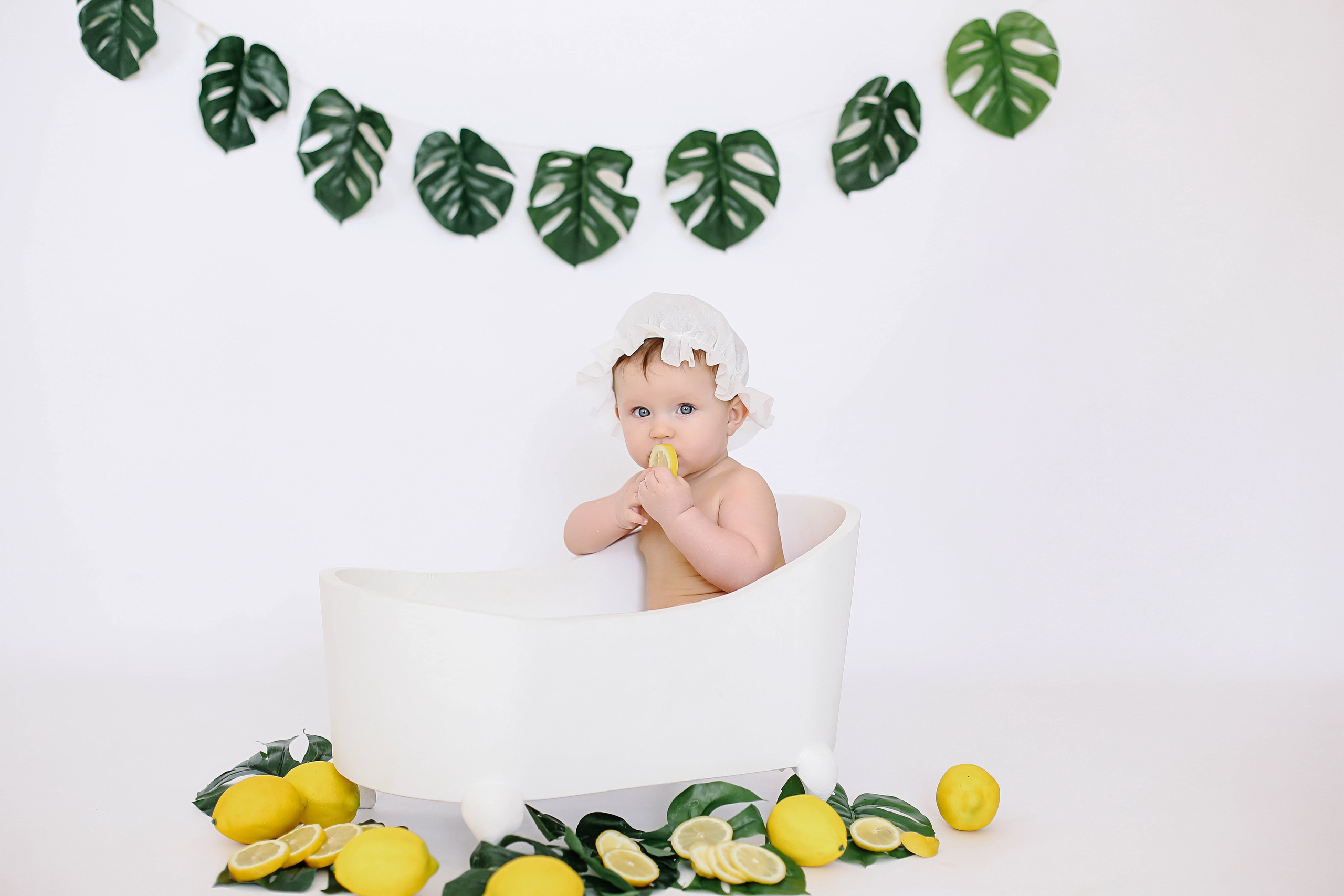 Ванночка с лимонами. Семейный и детский фотограф в Симферополе и Севастополе