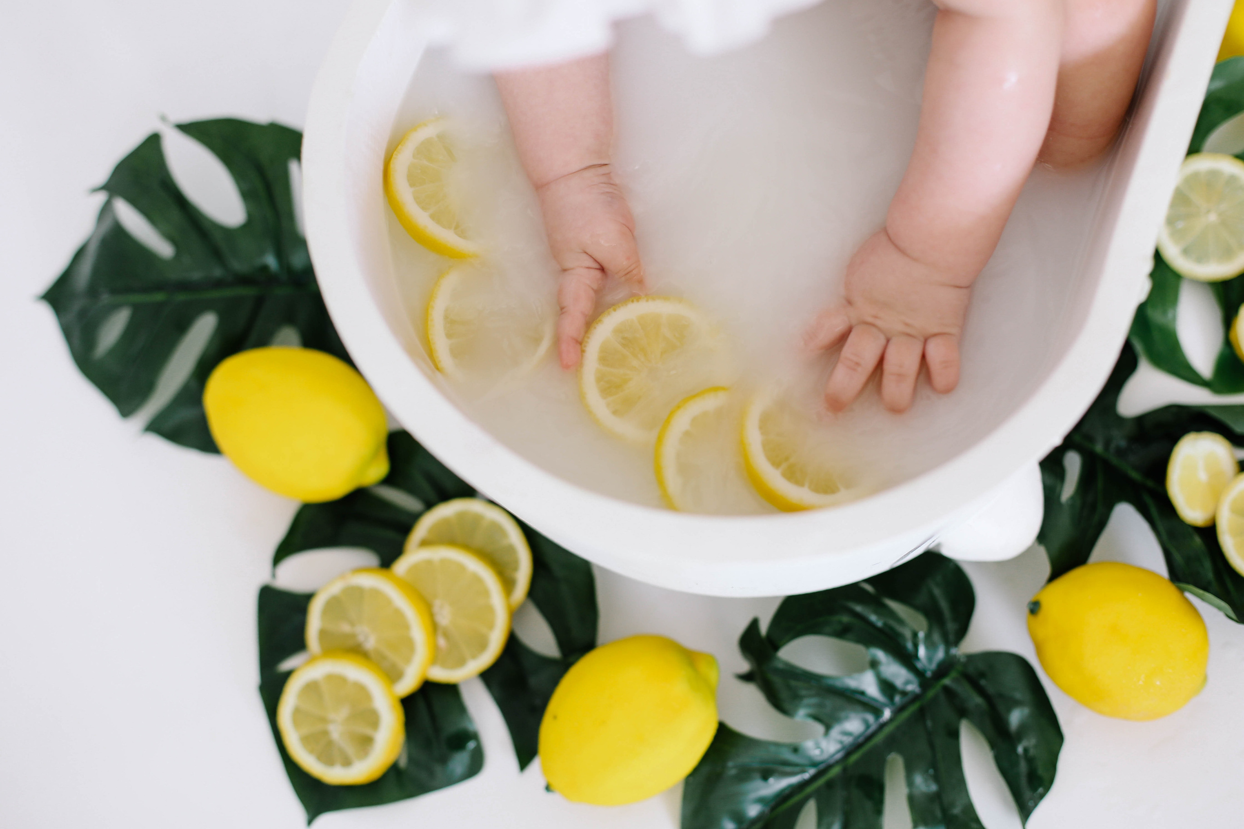 Ванночка с лимонами. Семейный и детский фотограф в Симферополе и Севастополе