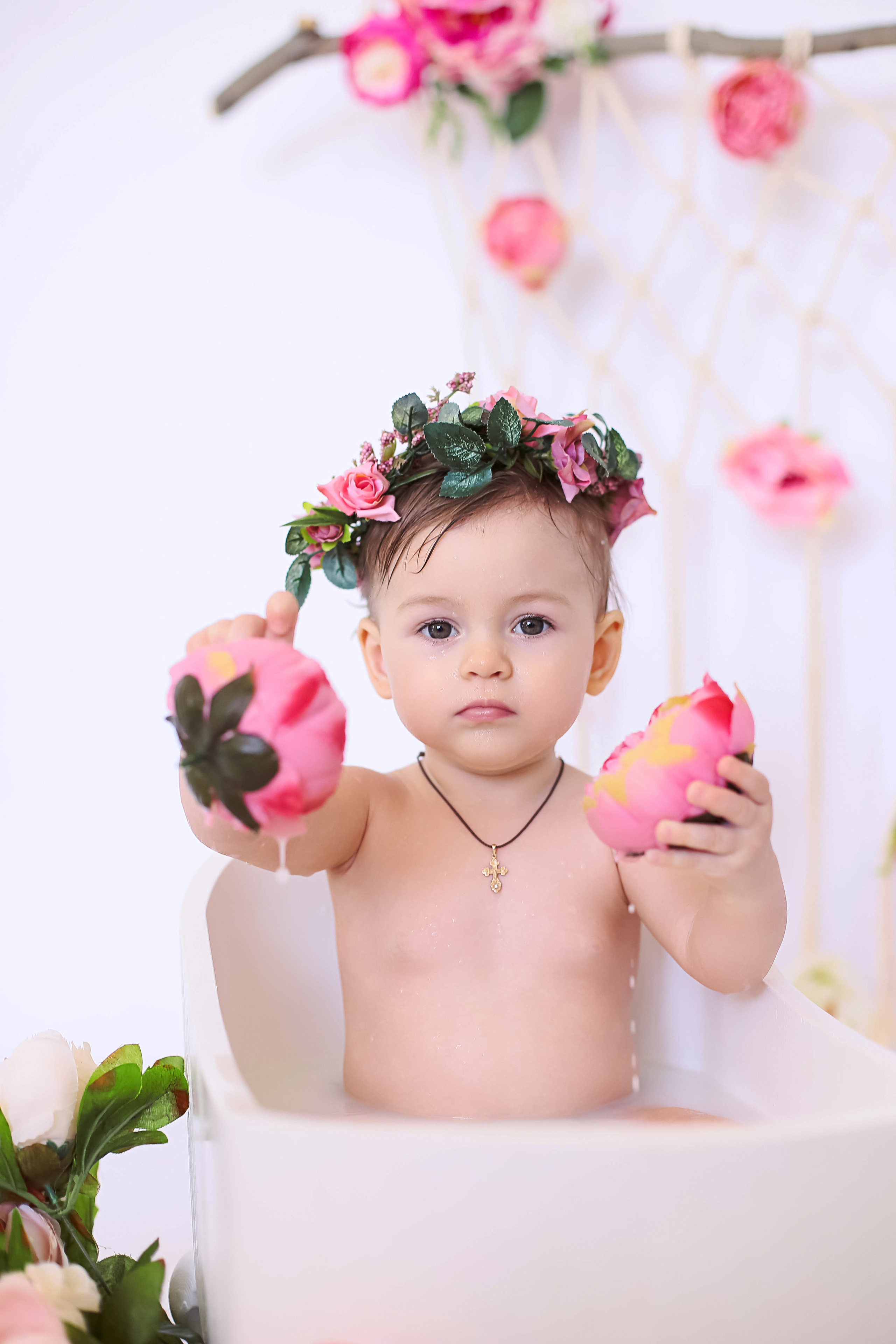 Ванна с цветами. Семейный и детский фотограф в Симферополе и Севастополе