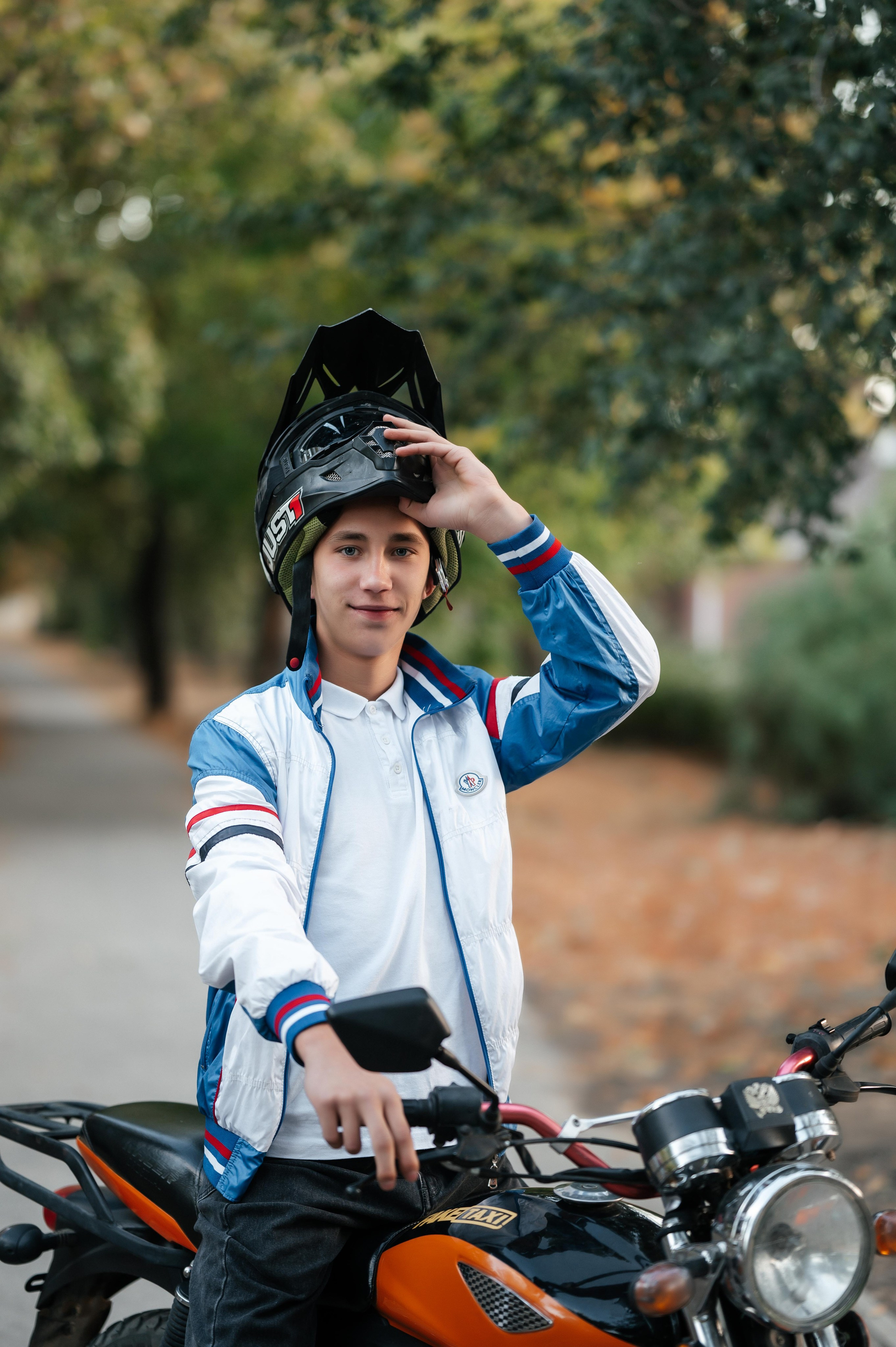 Школьная съёмка улица лайф. Фотограф Алёна Мил