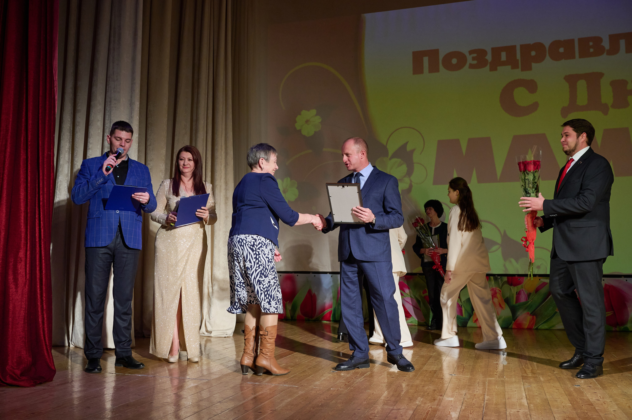 День матери. Кабардинка. Жизнь курорта Кабардинка в фотографиях