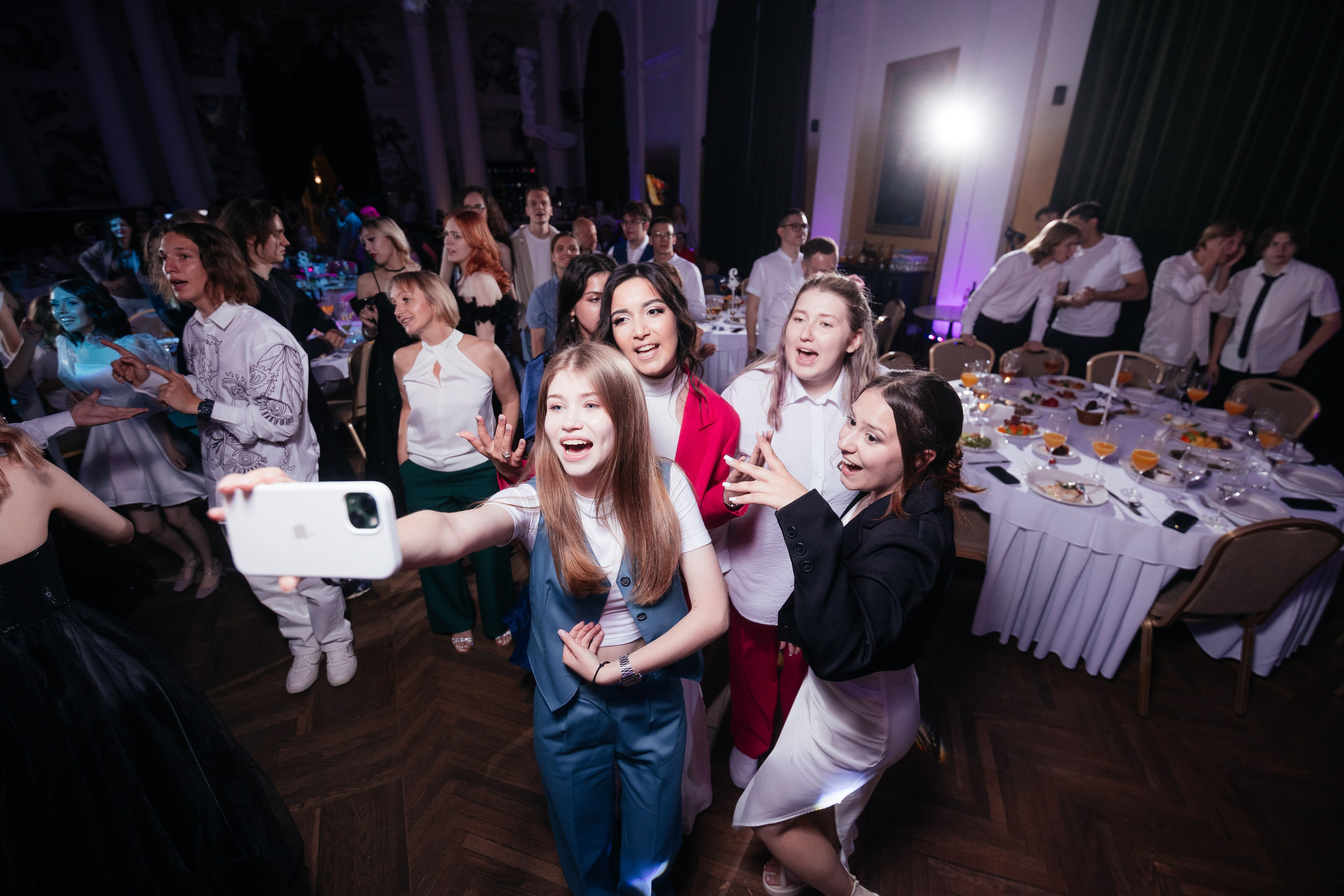 Выпускной 11 класс. Фотограф Крохин Олег