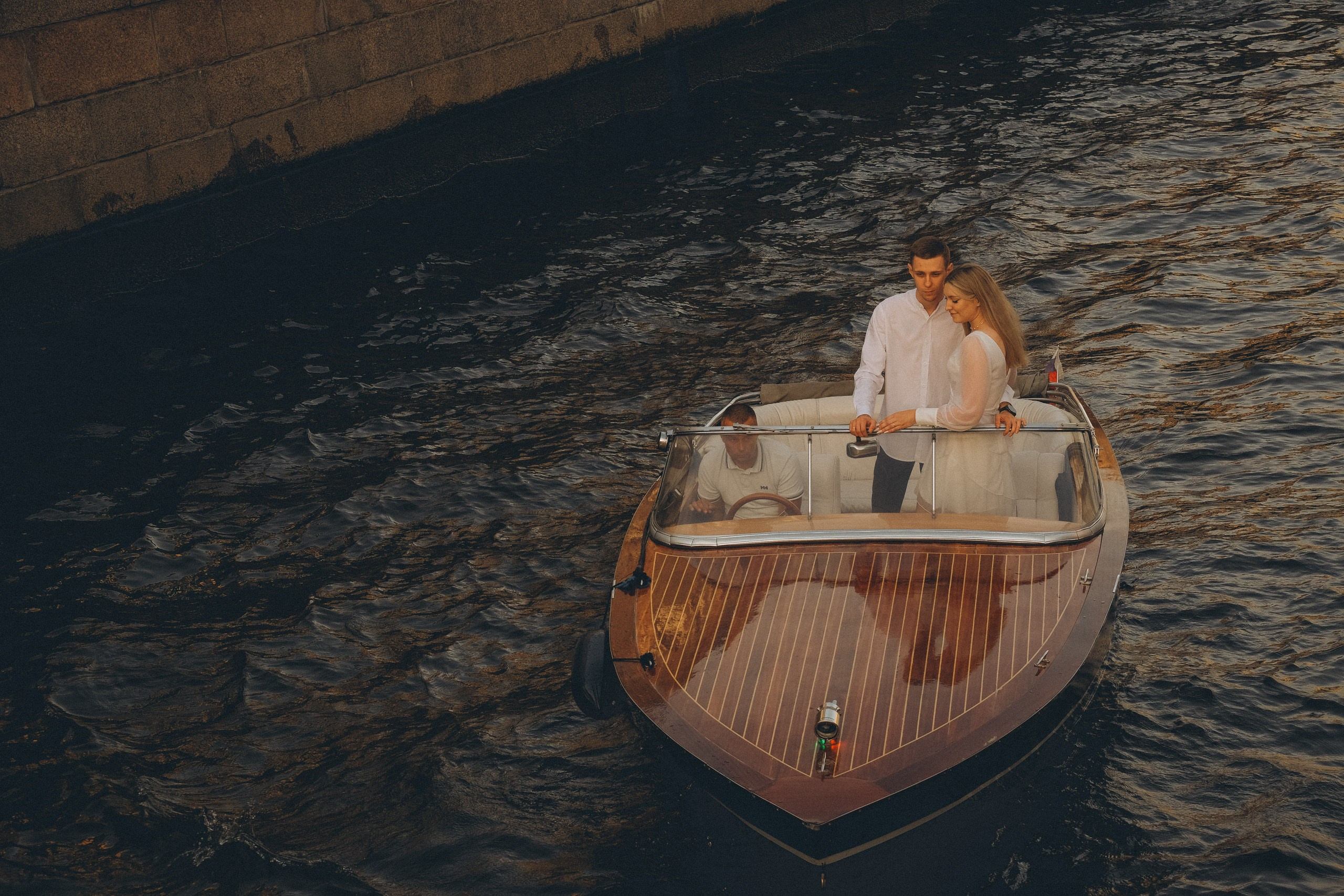 СВАДЕНБНАЯ СЬЕМКА НА КАТЕРЕ ПО КАНАЛАМ САНКТ-ПЕТЕРБУРГА И В АКВАТОРИИ НЕВЫ. Профессиональный фотограф, Санкт-Петербург — Виктория Богомолова