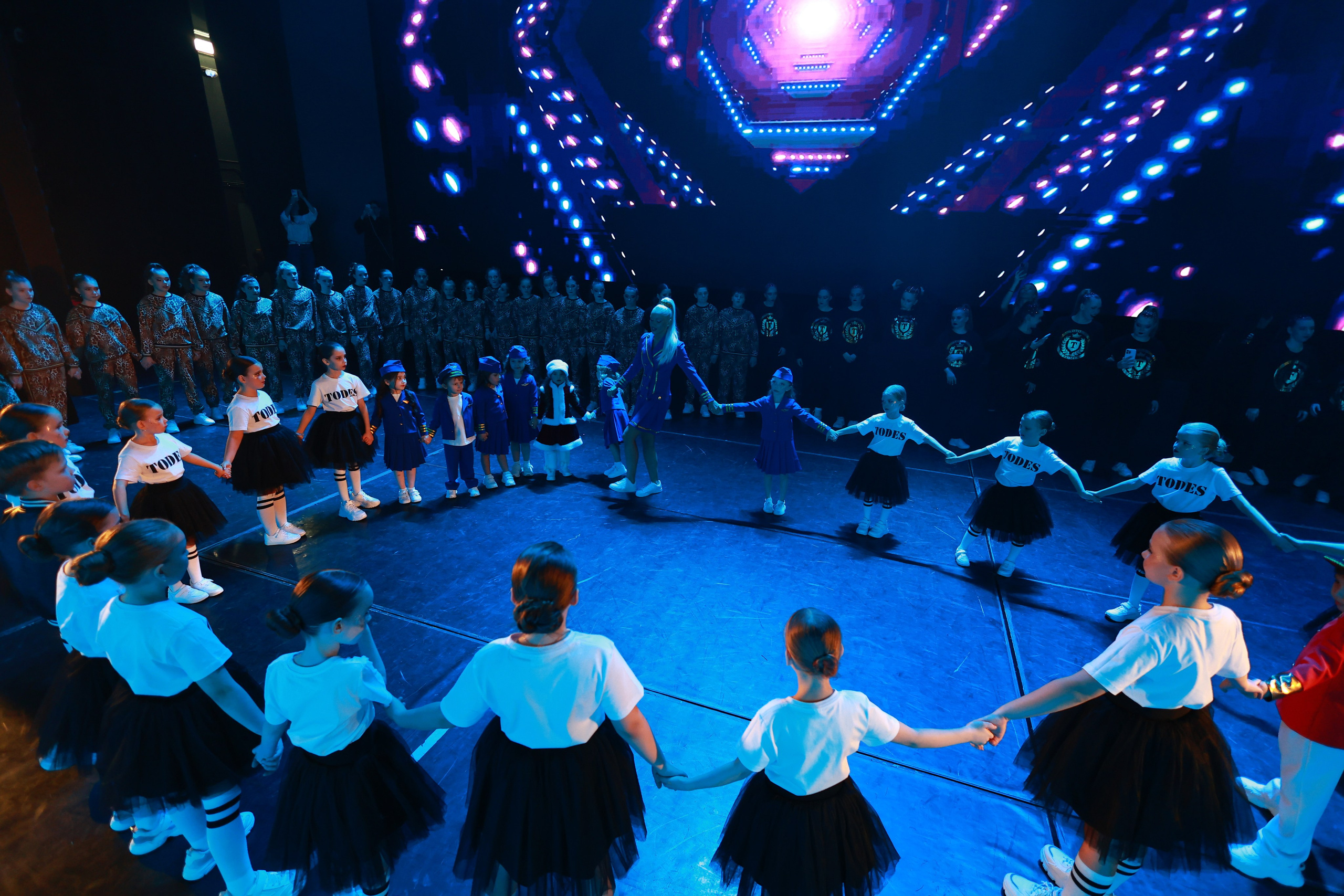 TODES Новогодняя перезагрузка 2024. MIG — студия спортивной фотографии Михаила Голянского