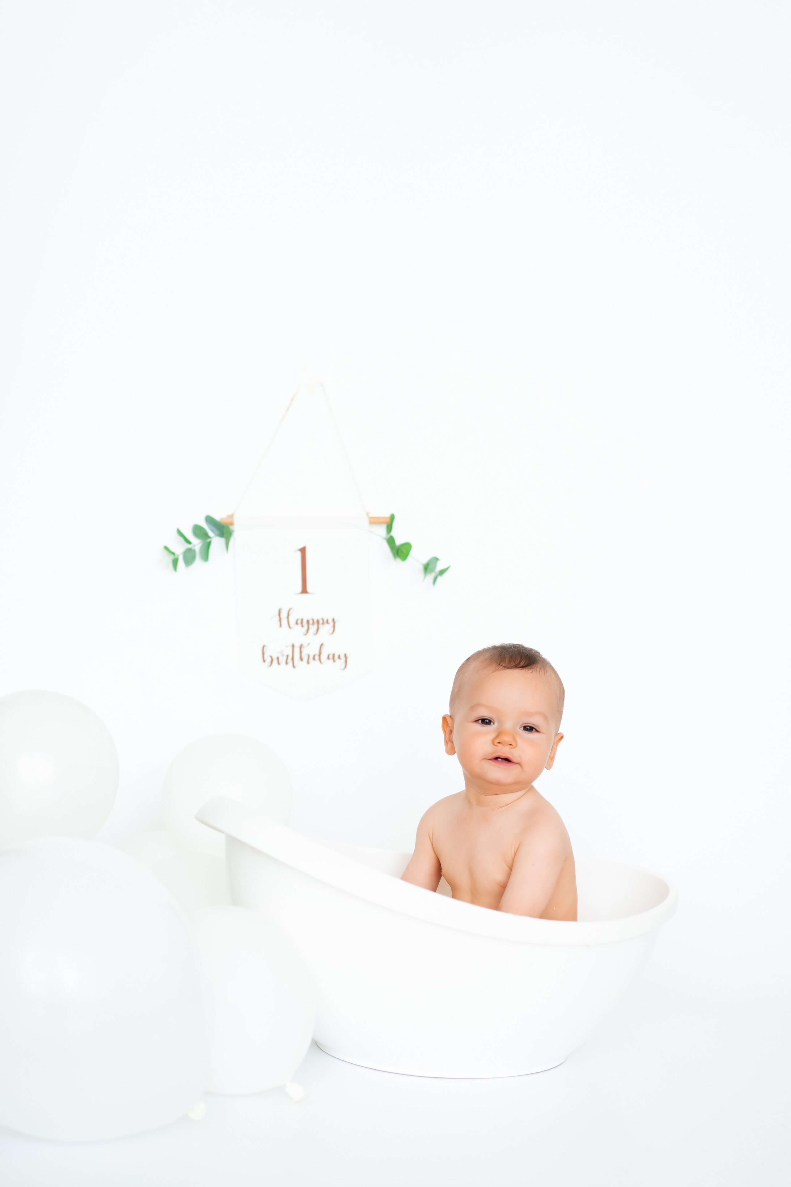 Первый день рождения малыша. Детская, семейная фотостудия в Санкт-Петербурге