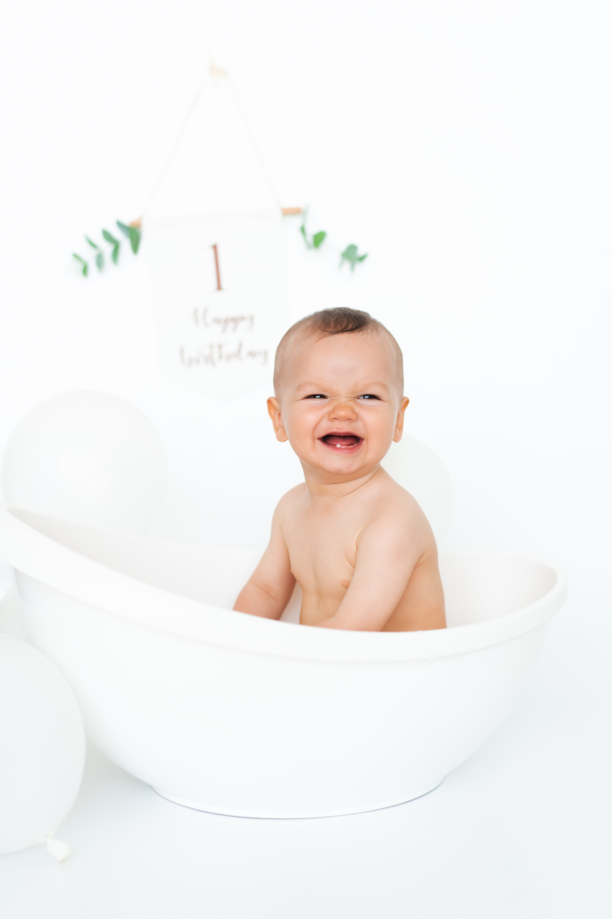 Первый день рождения малыша. Детская, семейная фотостудия в Санкт-Петербурге