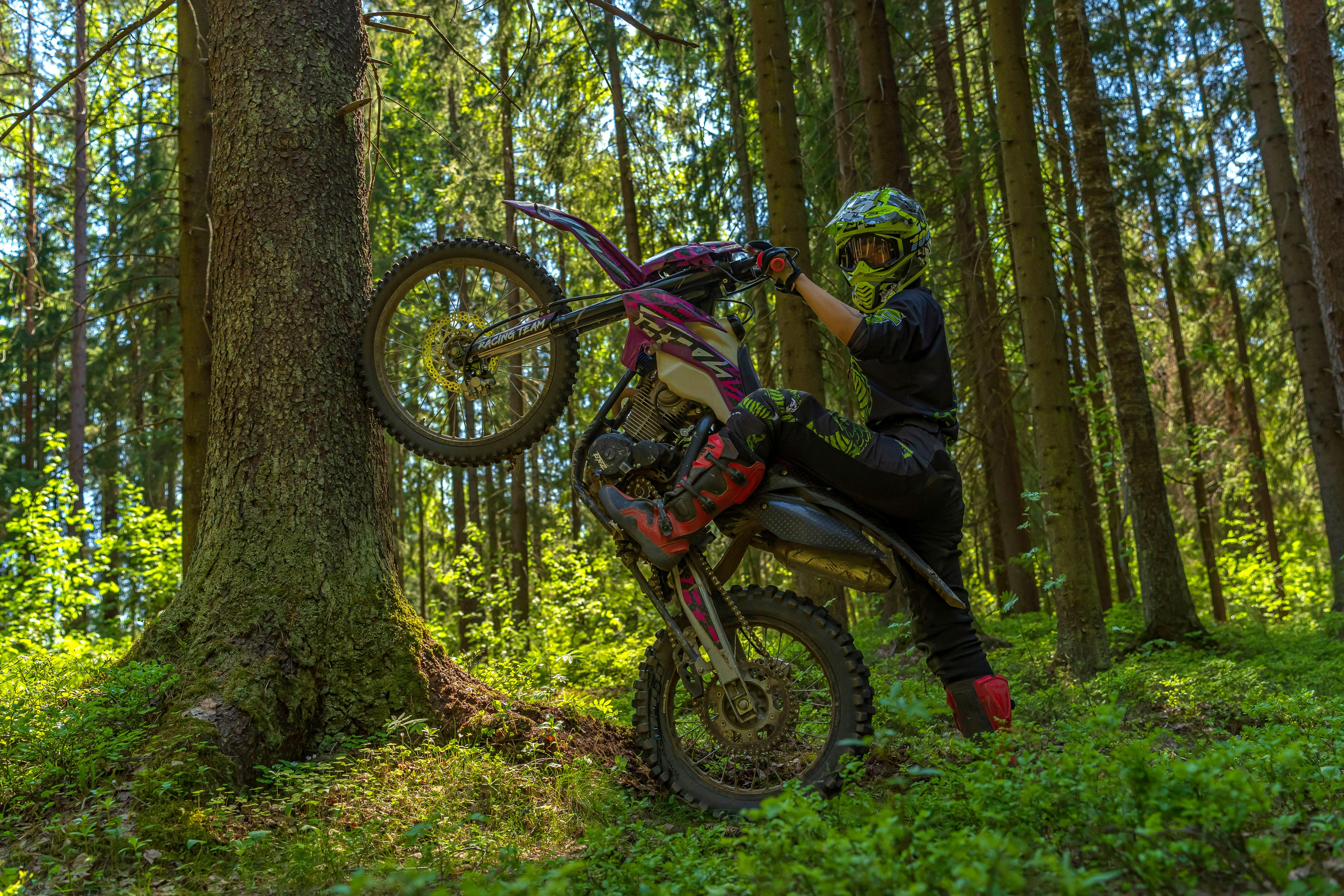 Катя Ли. Графический дизайнер Илья Левченко