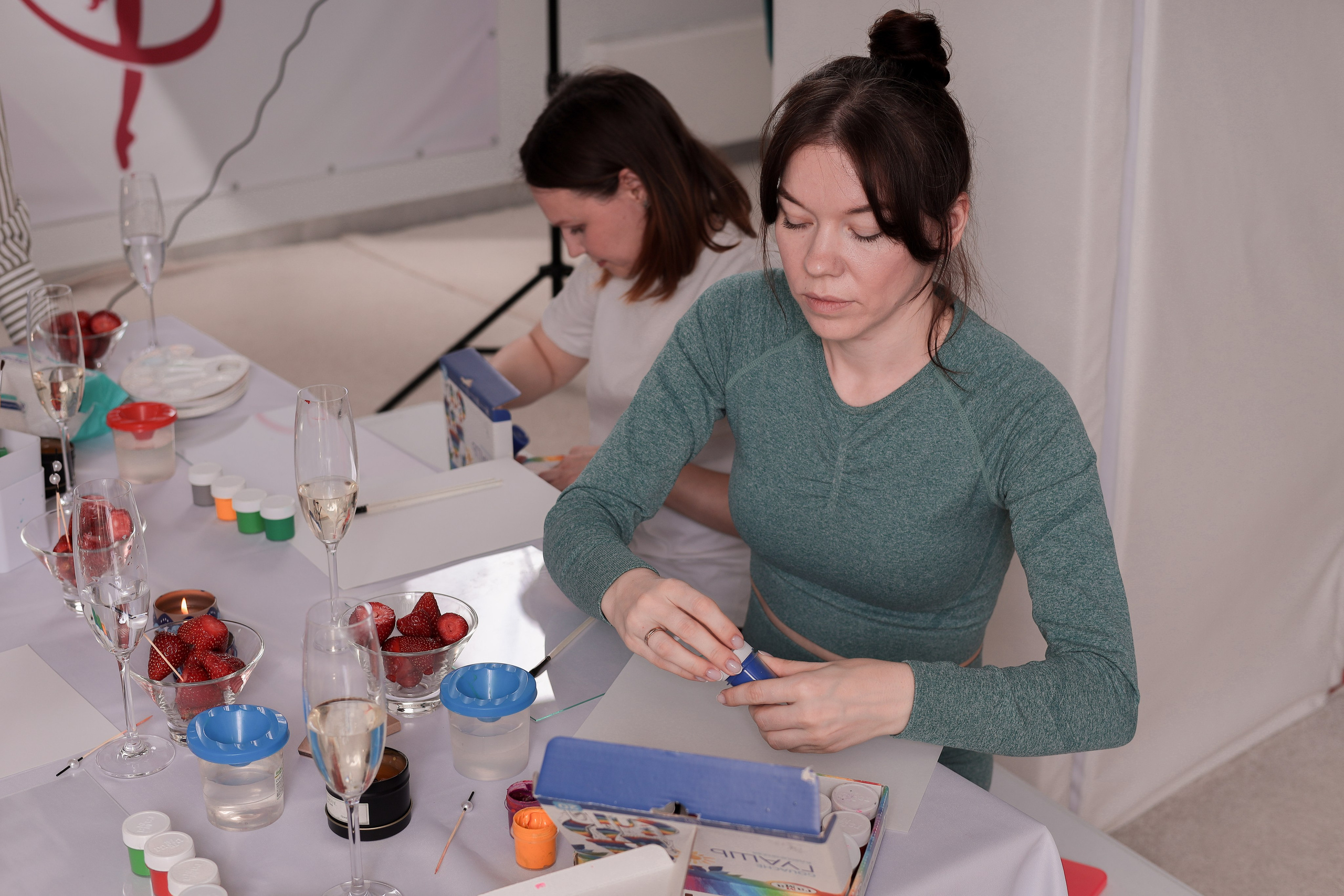 Арт-терапия + аэройога. Фотограф Надршина Лилия