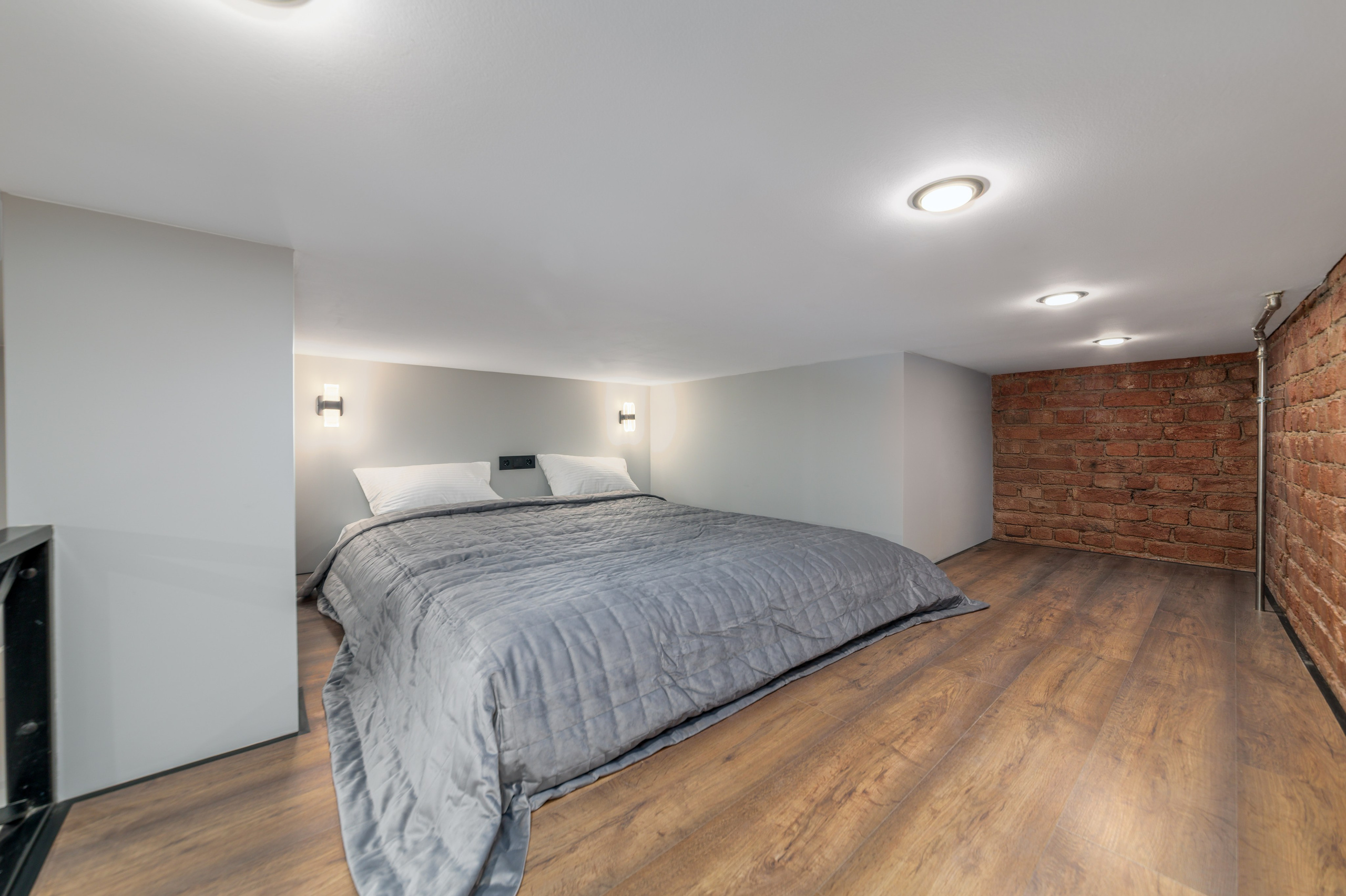 Двухэтажная студия, Коломенская ул