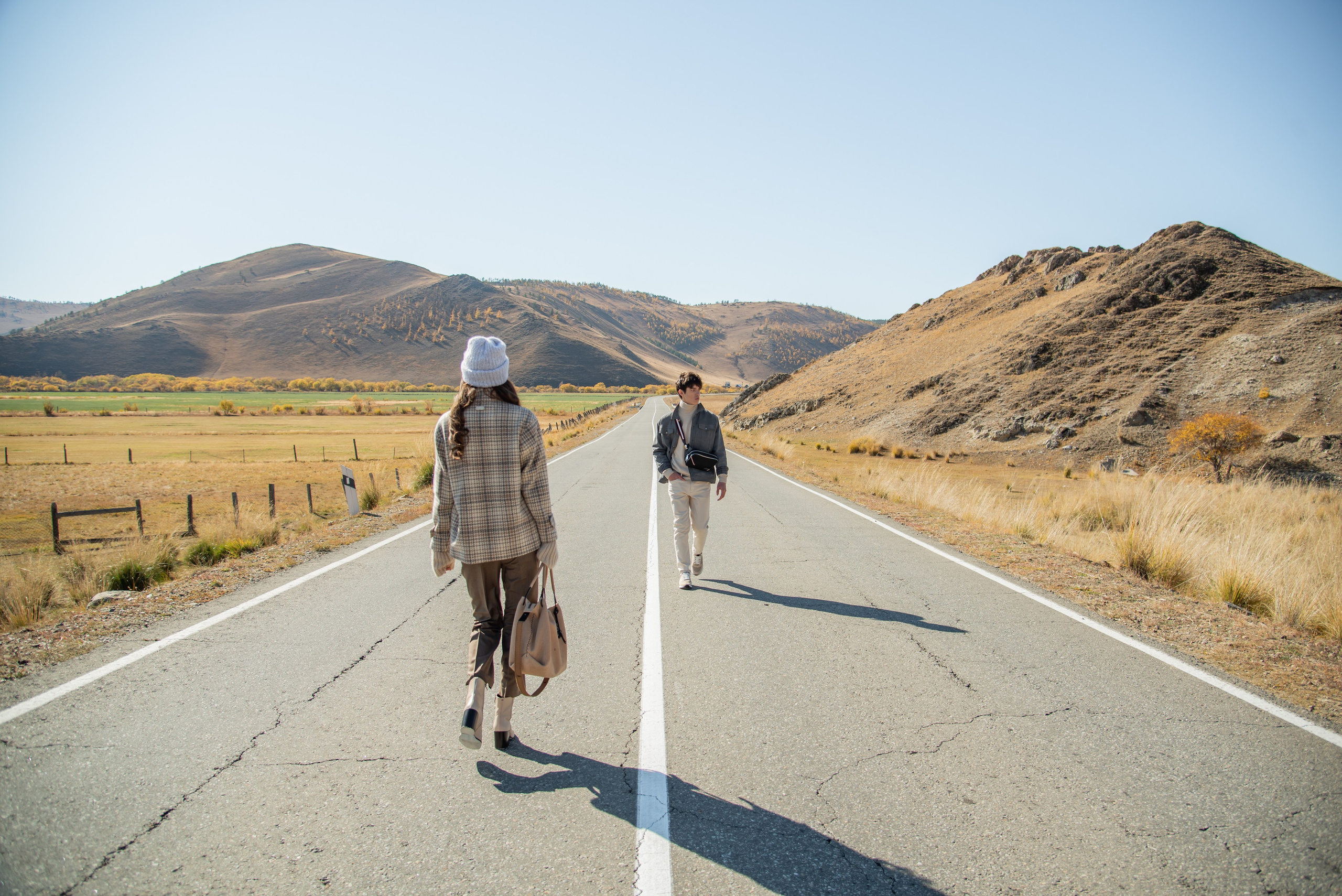 Съёмка одежды на Ольхоне. Занимаюсь профессиональной фотографией и живу рядом с Байкалом. Работаю в разных жанрах