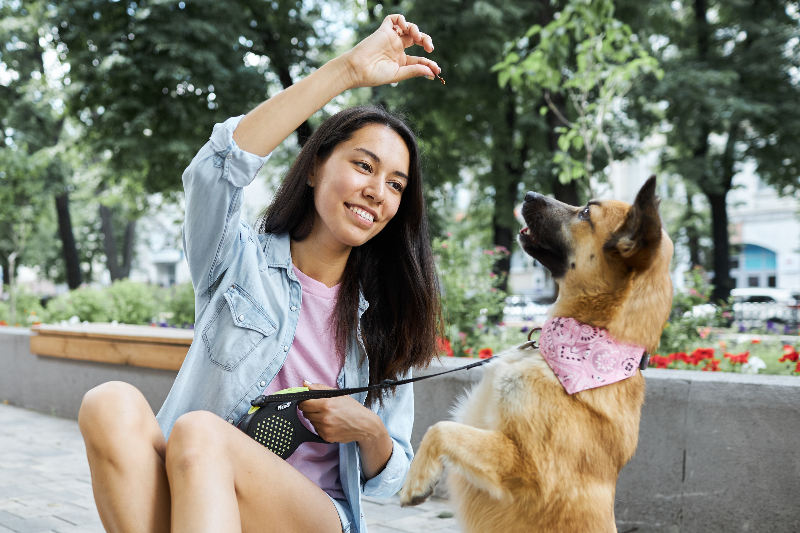 Фиона катается на доске