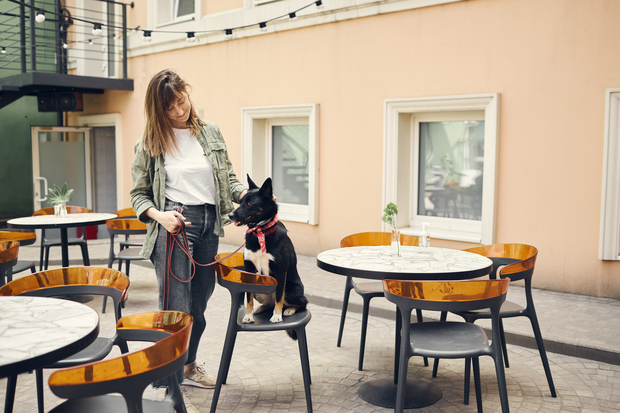 Тера идет в пиццерию