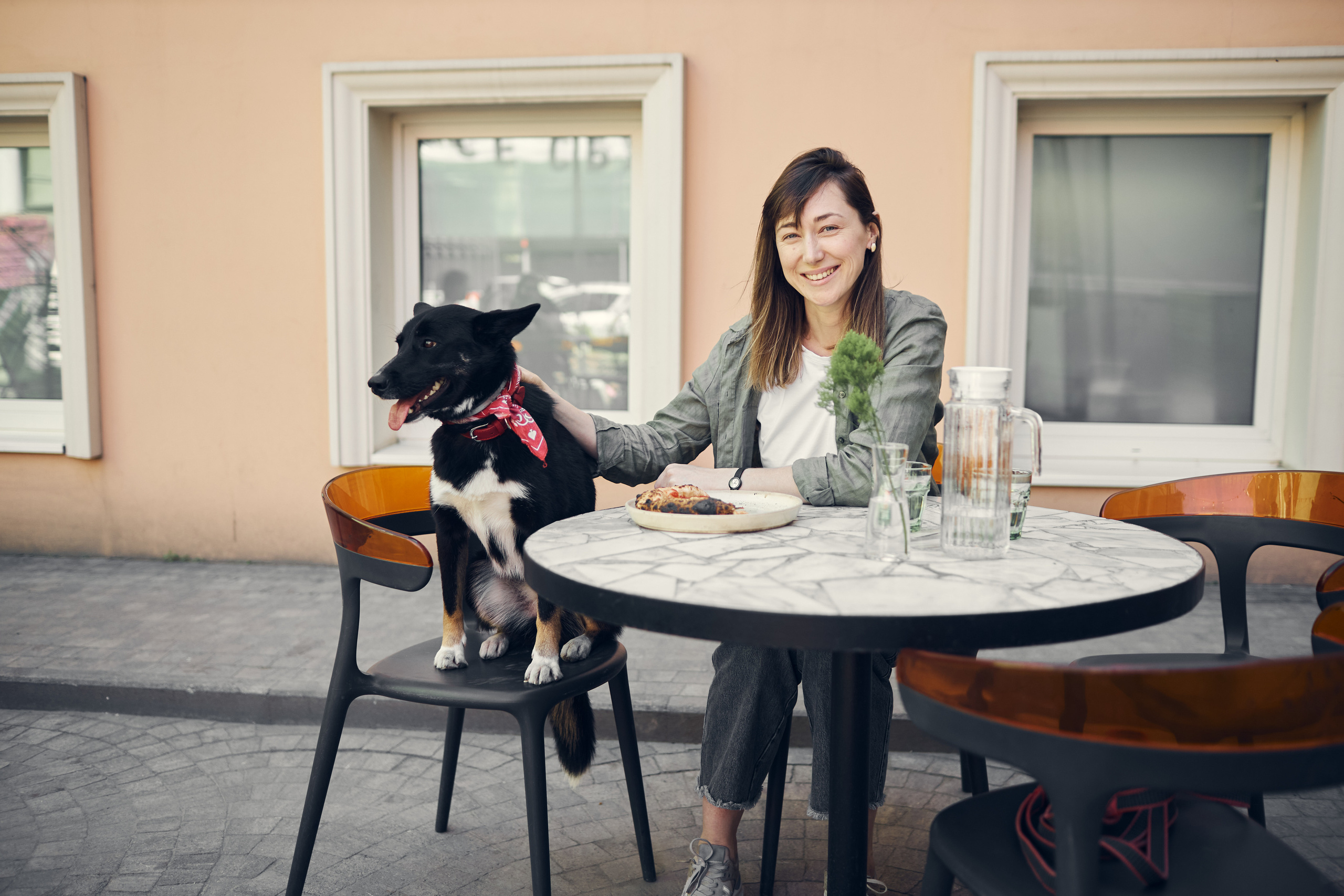 Тера идет в пиццерию