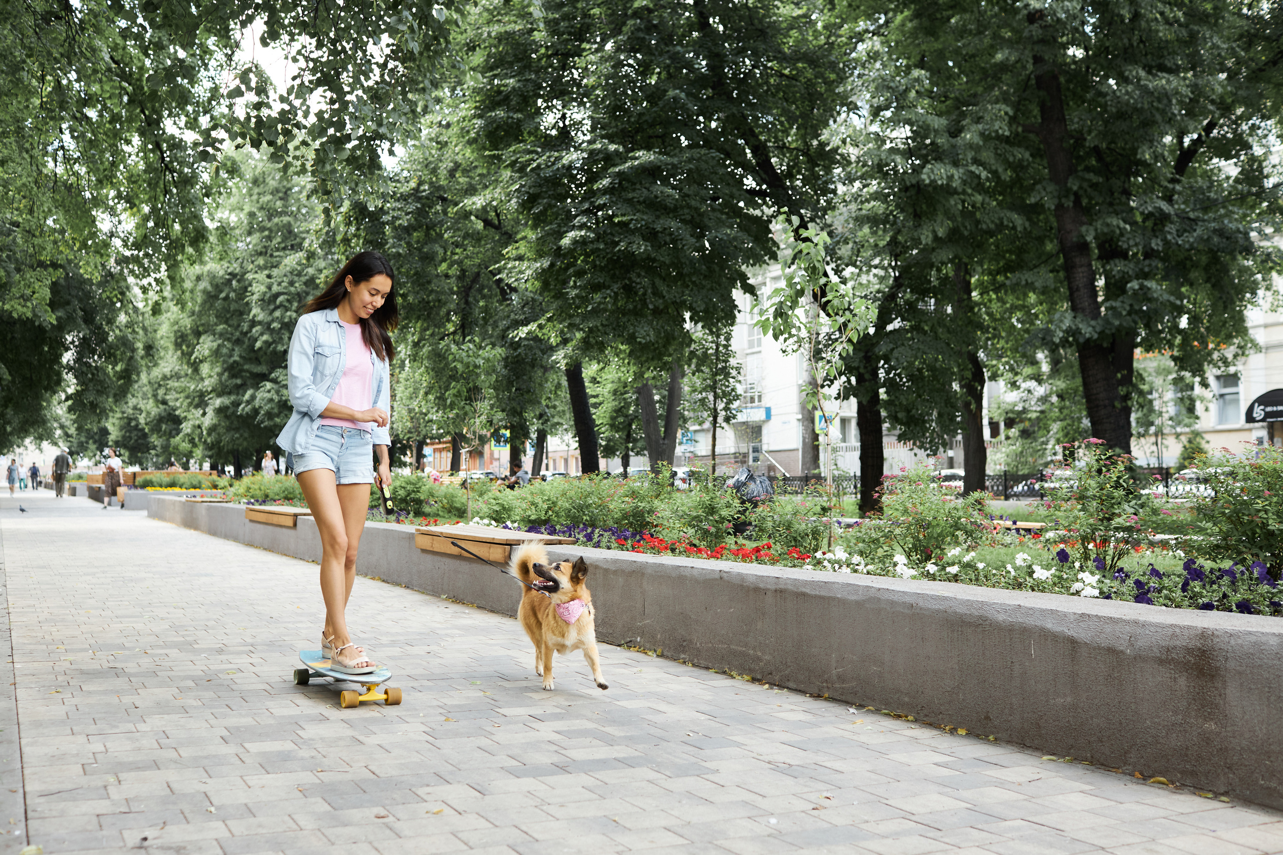 Фиона катается на доске