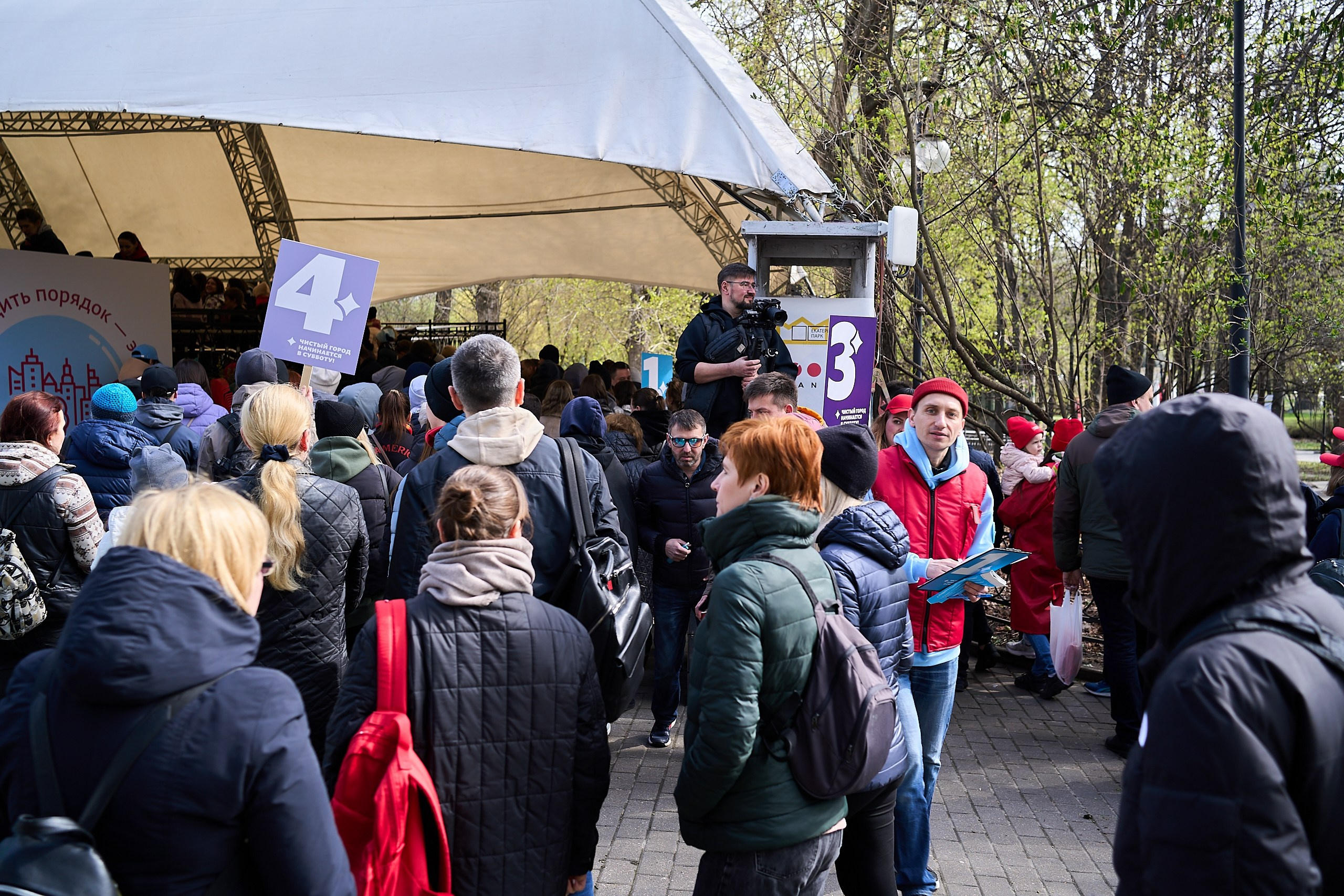 Субботник у Управления делами Мэра и Правительства Москвы. Фотограф и Видеограф в Москве. Олег Корушев