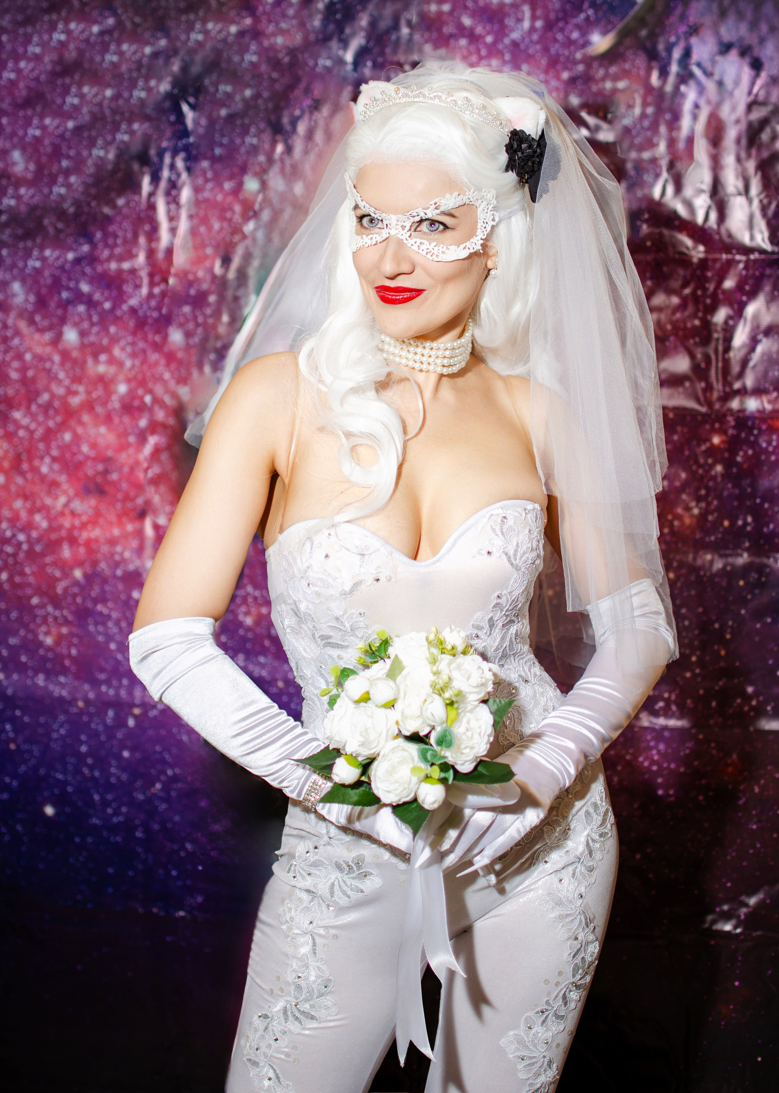 Профессиональный свадебный фотограф предлагаю услуги в&nbsp;Москве и&nbsp;Дмитрове в&nbsp;фотостудии и&nbsp;на&nbsp;улице. Узнайте цену, посмотрите отзывы, идеи и&nbsp;позы для красивой фотосессии в&nbsp;свадебном платье.