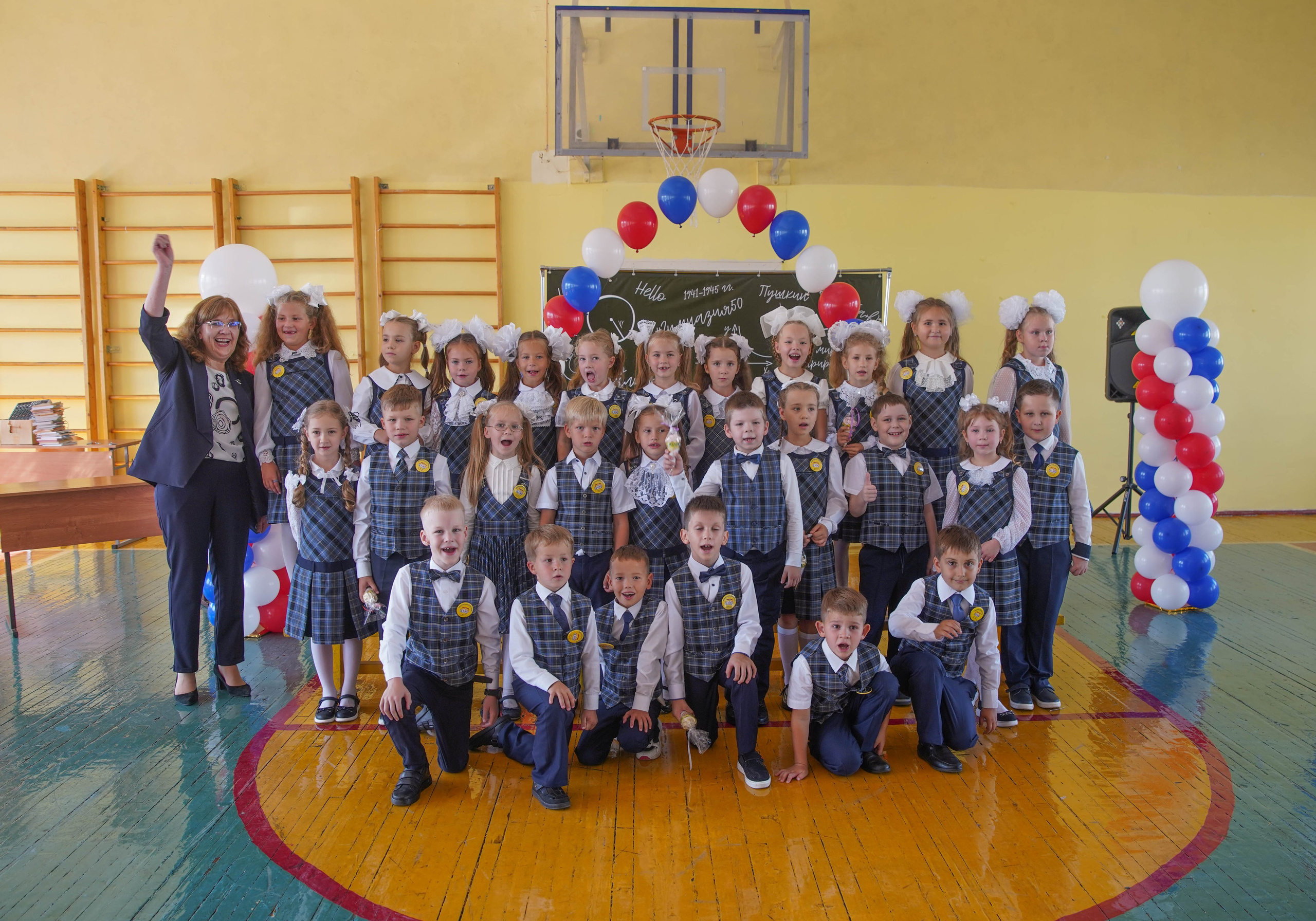 Первый класс линейка, в классе, портреты. Семейный и детский фотограф в Нижнем Новгороде