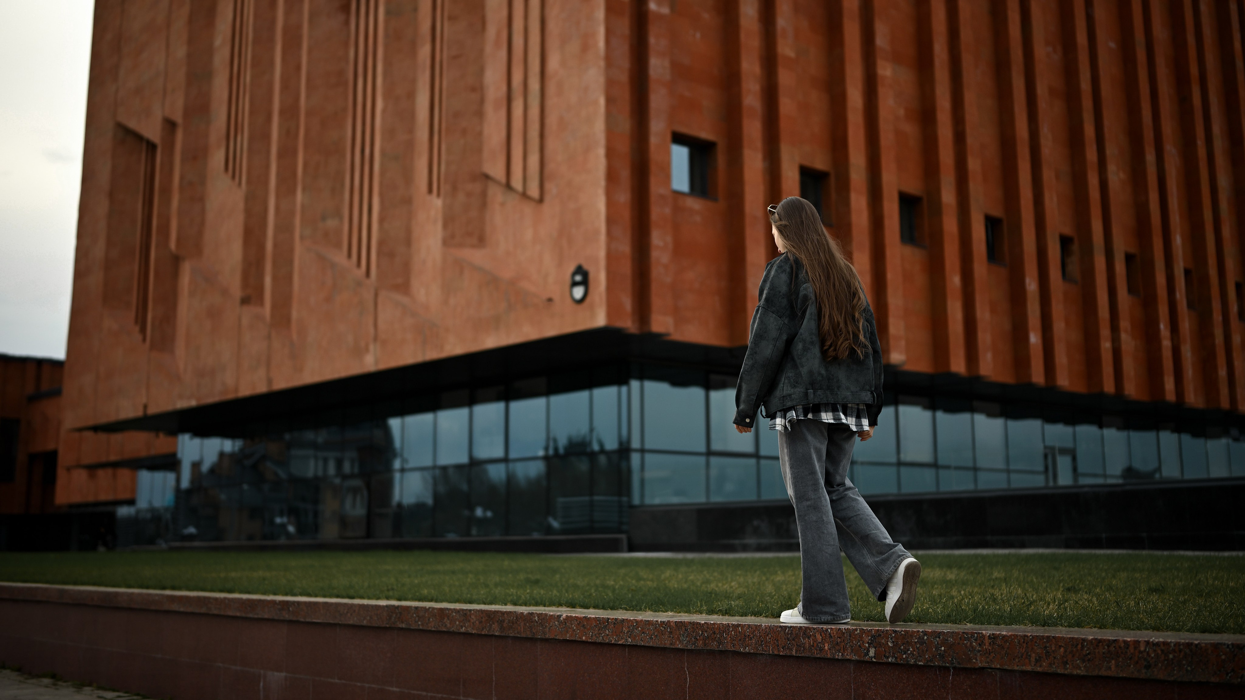 Уличная съемка в районе Национальной библиотеки