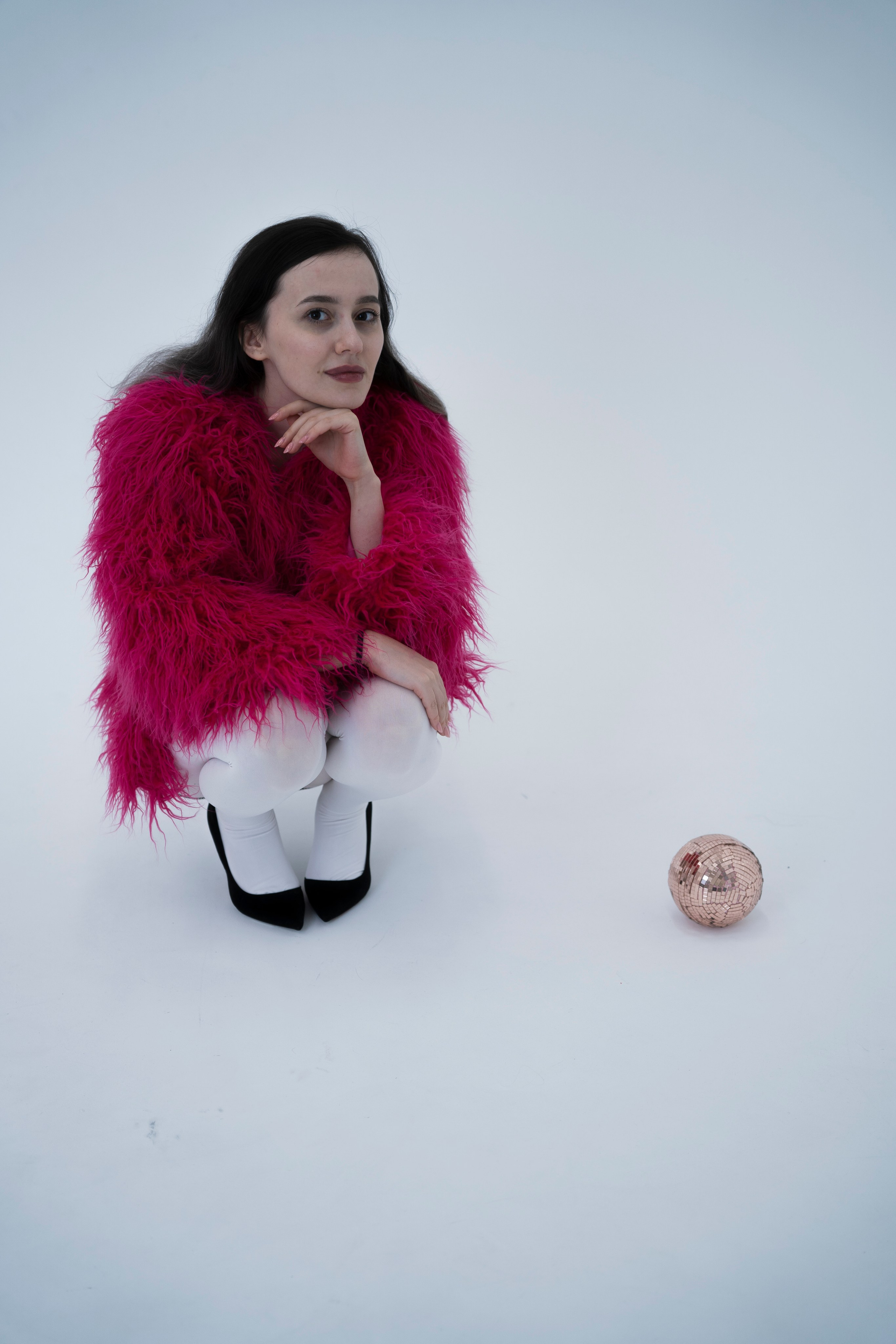 ДЕВОЧКА НА ШАРЕ. Главная