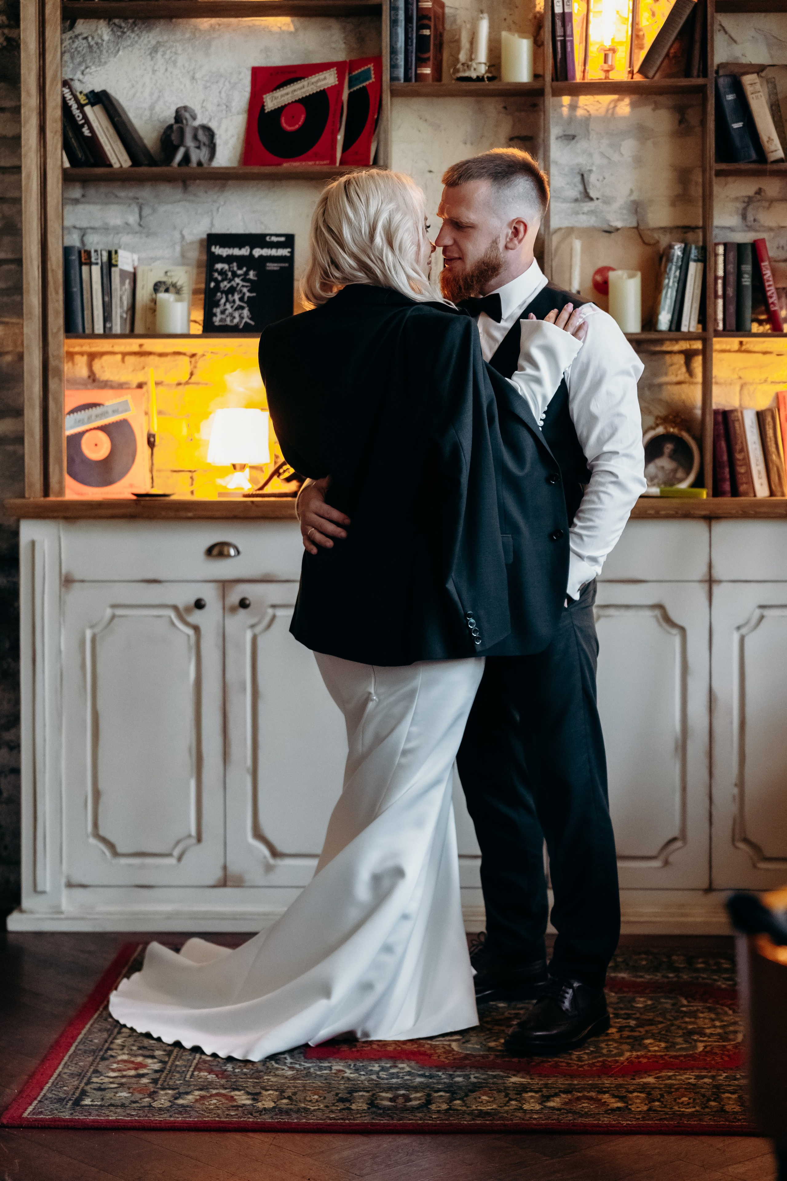 Александр и Елена (сборы, ресторан). Фотограф свадебный семейный в Красноярске Шукшина Наталья