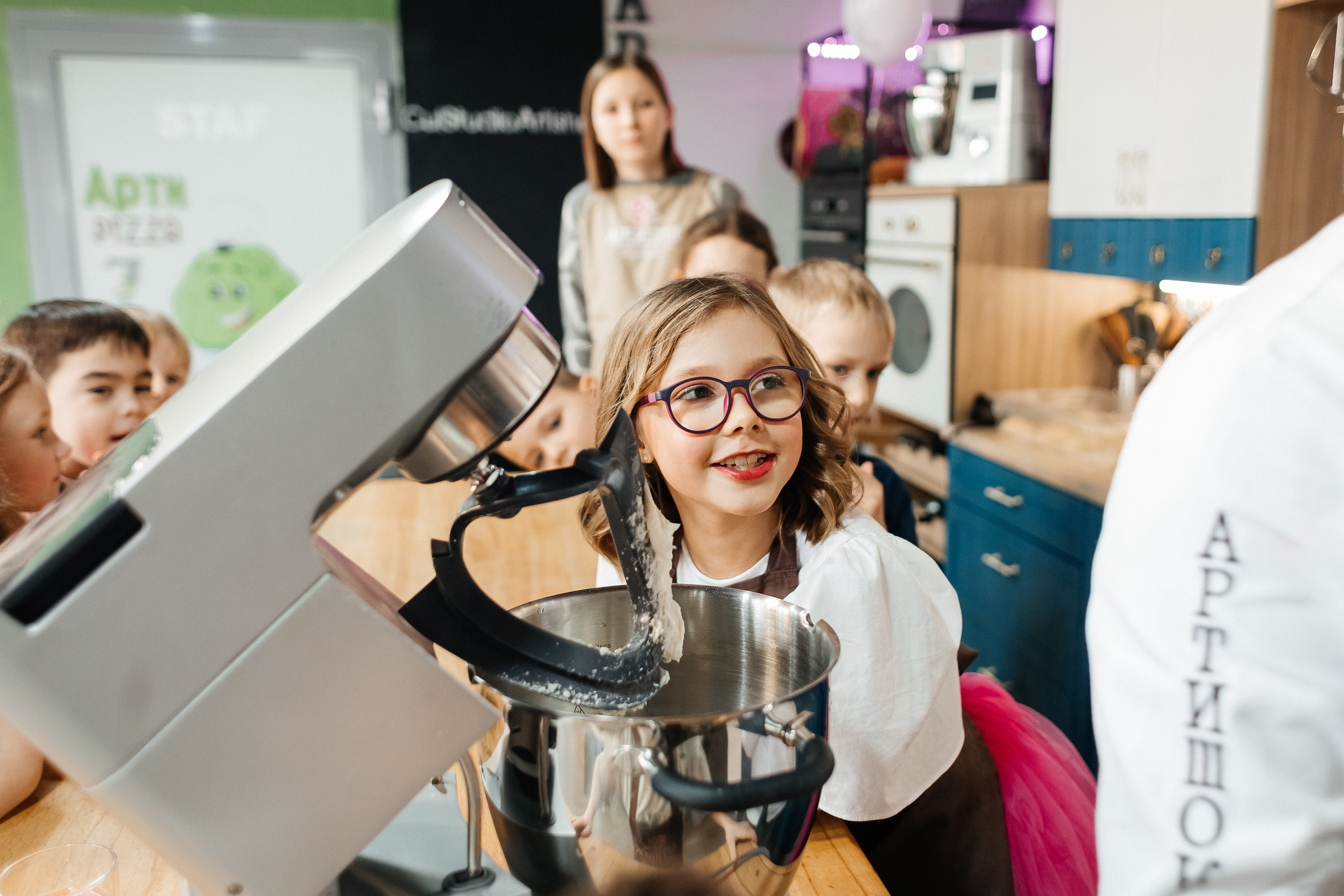 Детский мастер-класс в «АРТиШОК». Фотограф Кемерово | Сергей