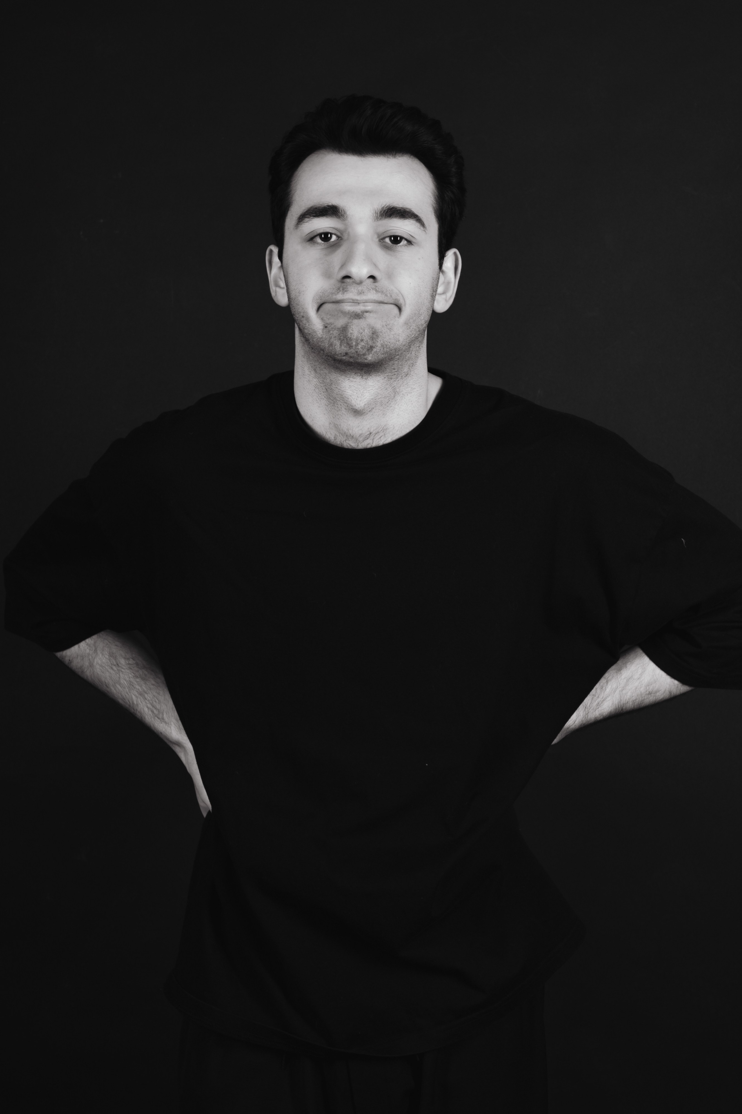 Эмоции. Краска и красные нити. Мари — фотограф и видеограф из Москвы