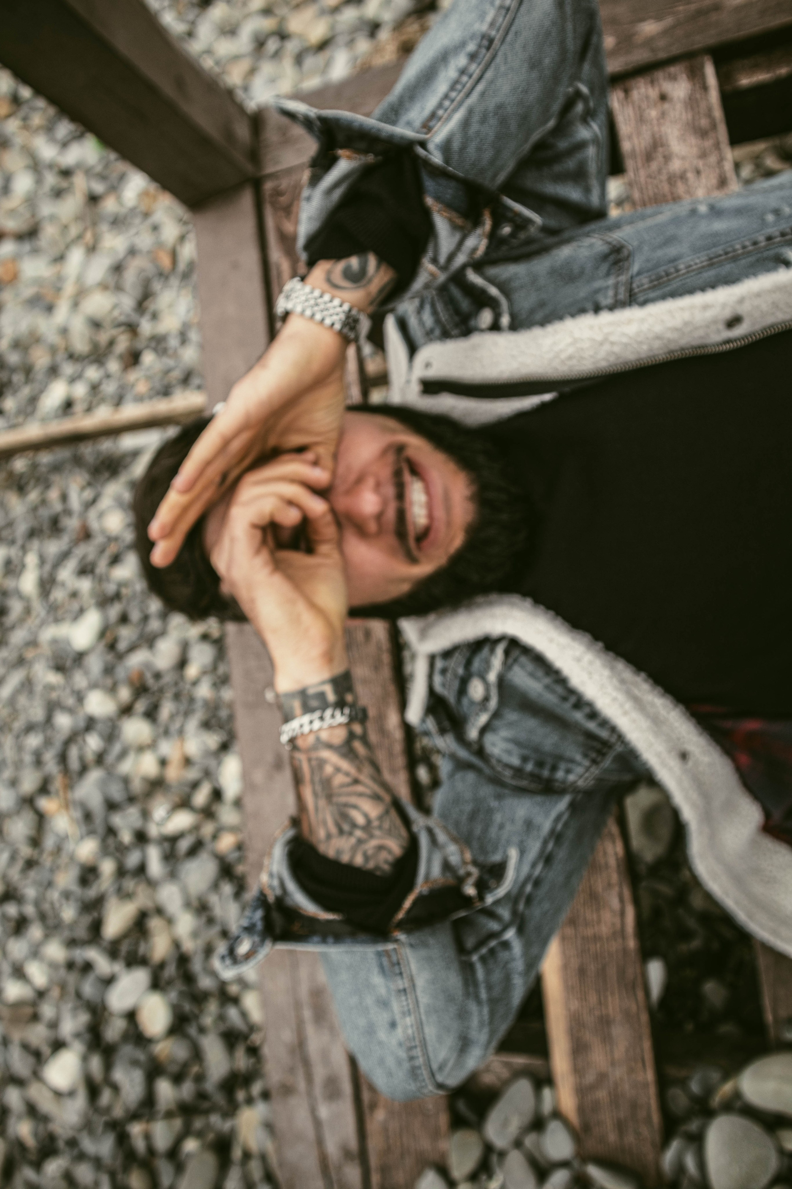 О. Уличный фотограф Города N