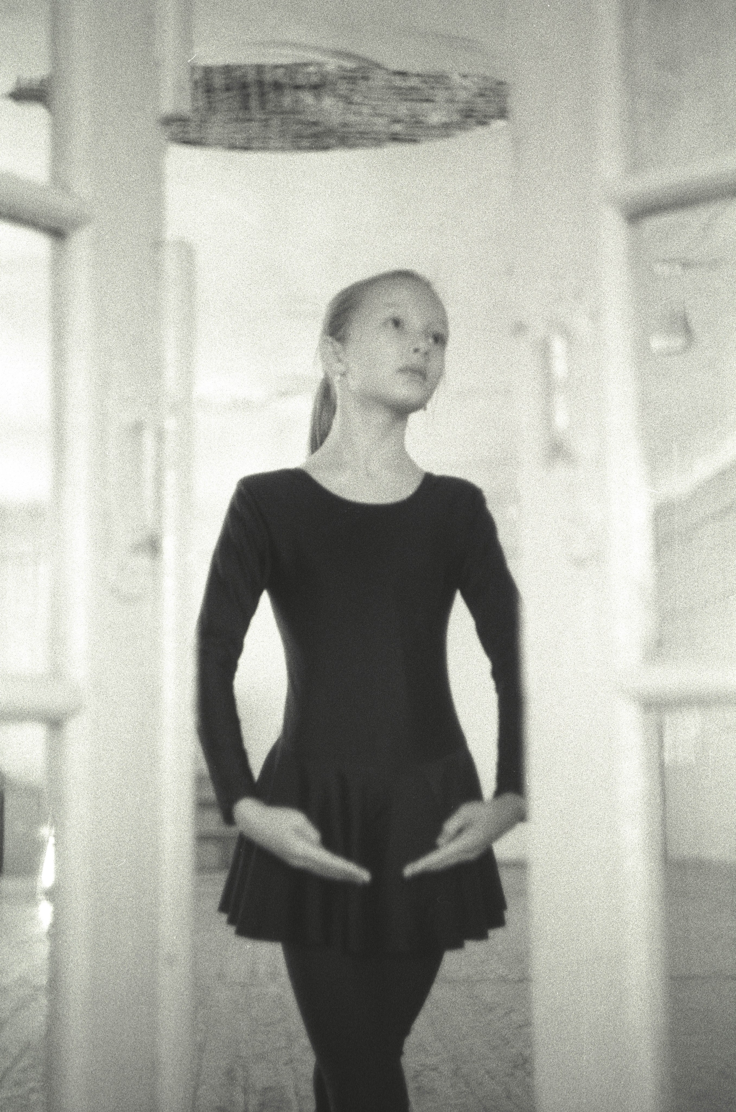  Автор фотограф: Додров. Ph: dodrov. Пленочная фотография обладает своим уникальным очарованием и стилем, который отличается от цифровых снимков. Ее особенный характер проявляется в необычайной глубине, насыщенности и теплоте цветов, а также в нежной зернистости, которая добавляет текстуры и атмосферности снимкам