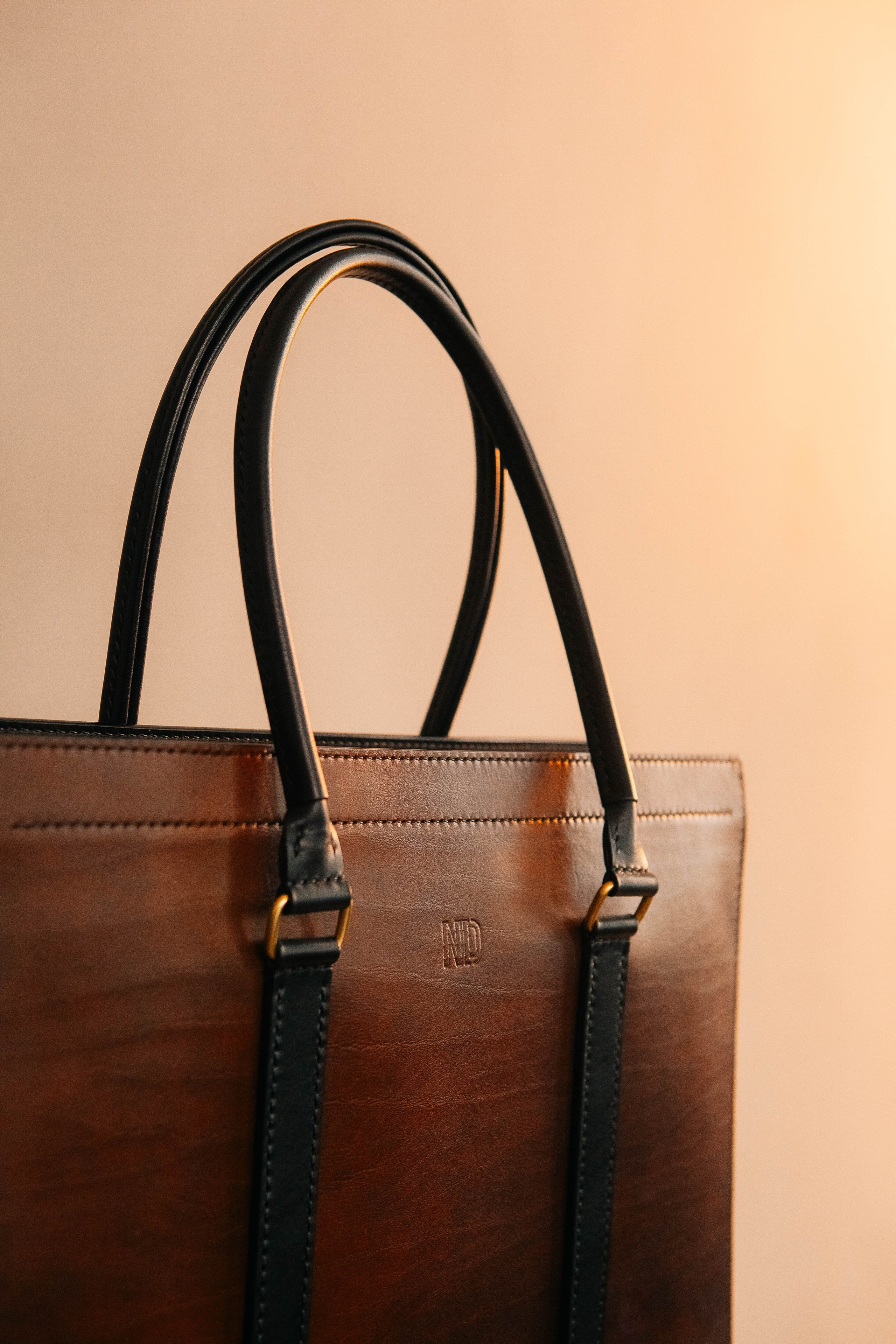 Анна Гречаная и изделие Дана Настаса 💼. Фотограф Ольга Крукле