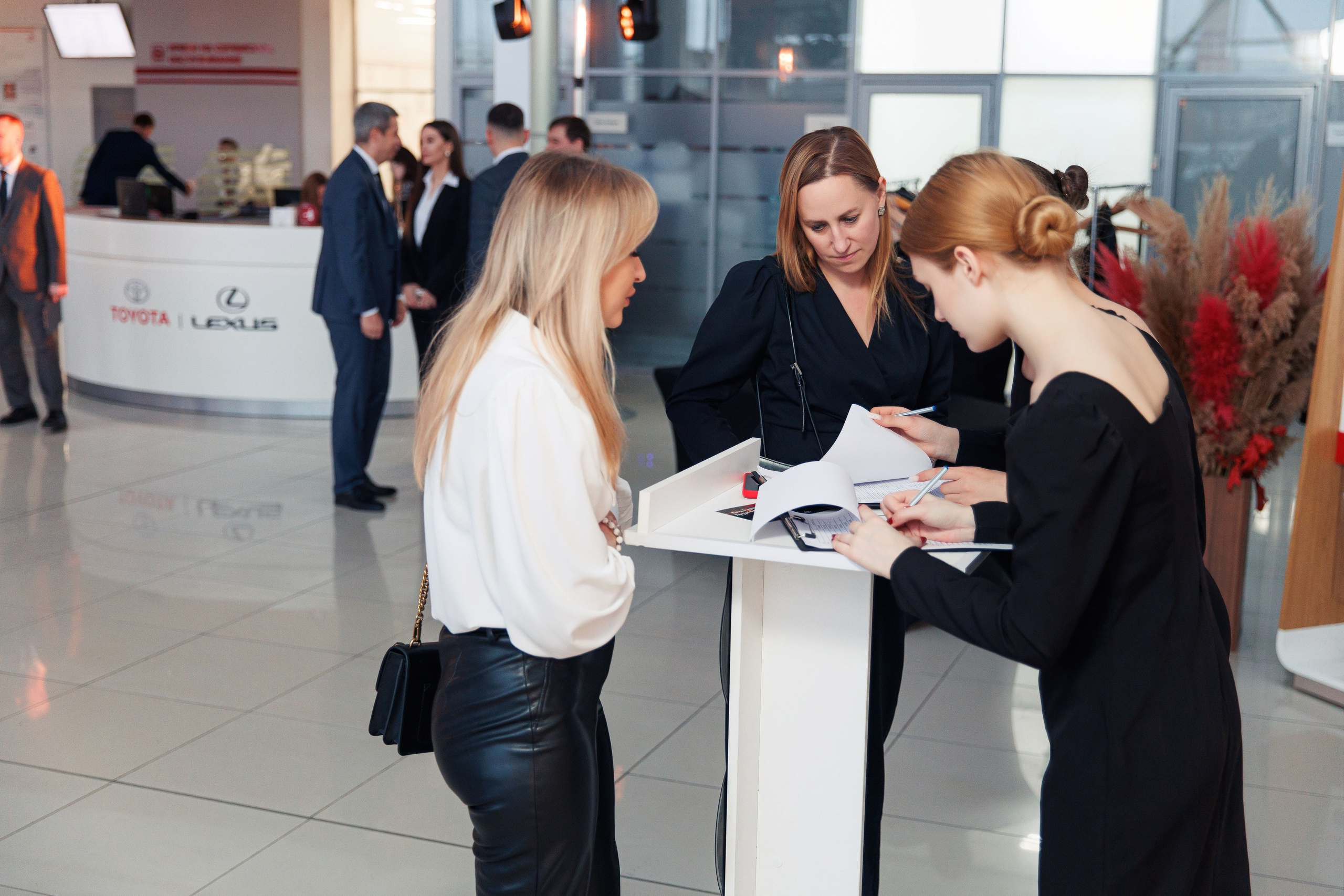 Презентация новой Toyota RAV4. Репортажный и свадебный фотограф в Уфе Павел Кожевников