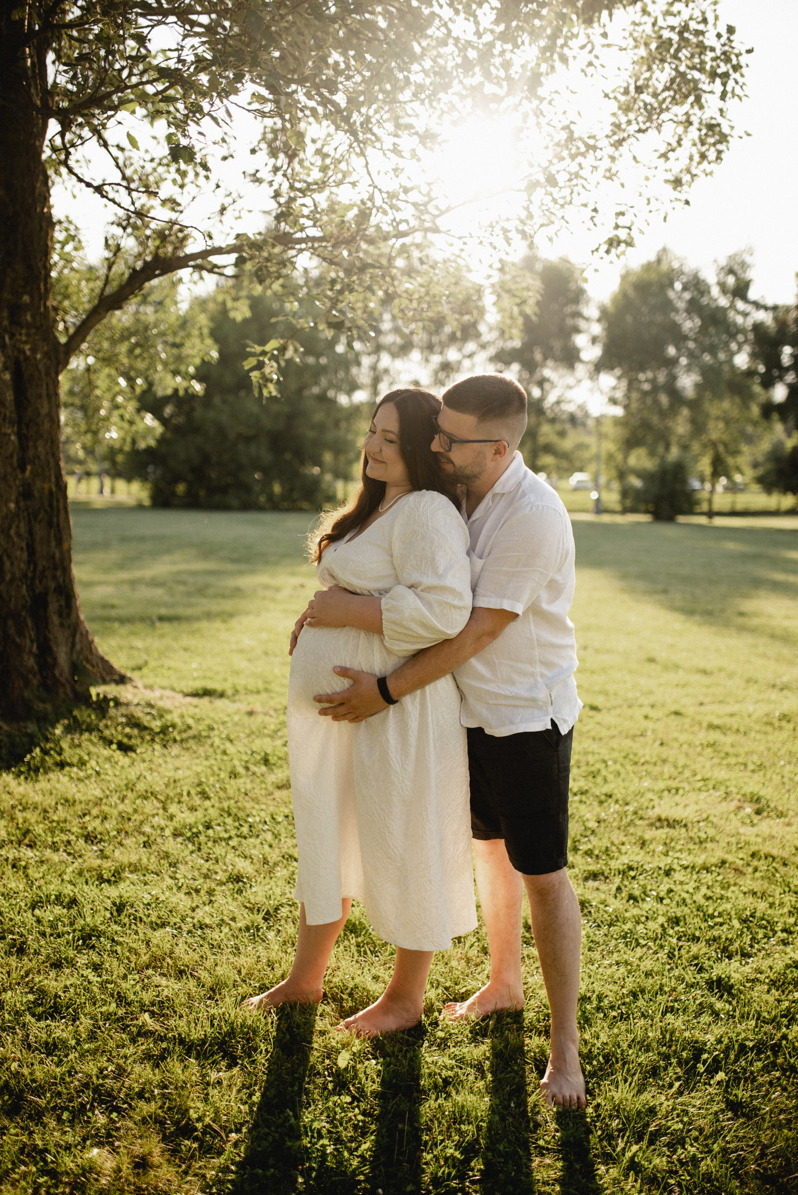 Фотосессия беременности на природе в парке Москвы. Семейная фотосессия Бутово Москва фотограф Алина Морщагина