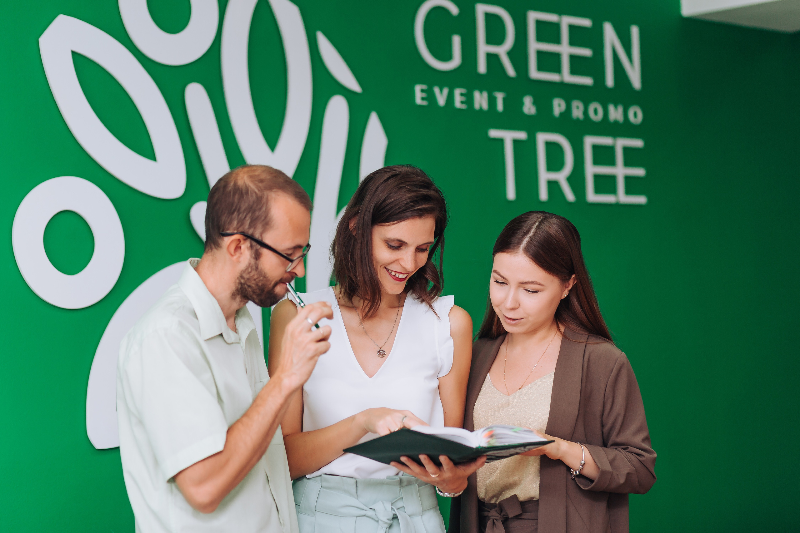 Green tree. Мария Стеклова контент фотограф и семейный фотограф в Омске и Тюмени
