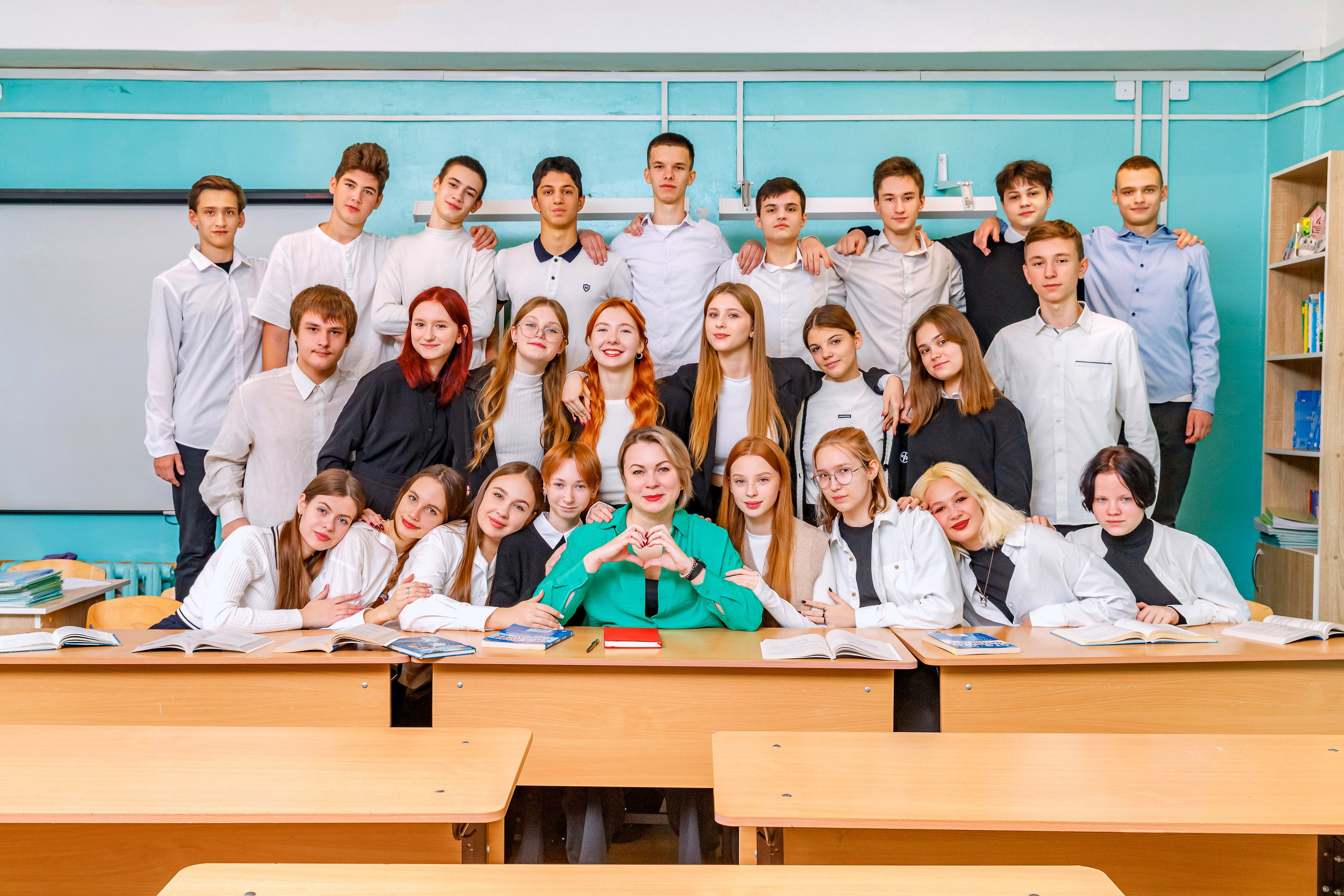 И В ШКОЛЕ ЕСТЬ ЖИЗНЬ. Марина Ушакова. Фотограф. Выпускные альбомы. г. Краснодар