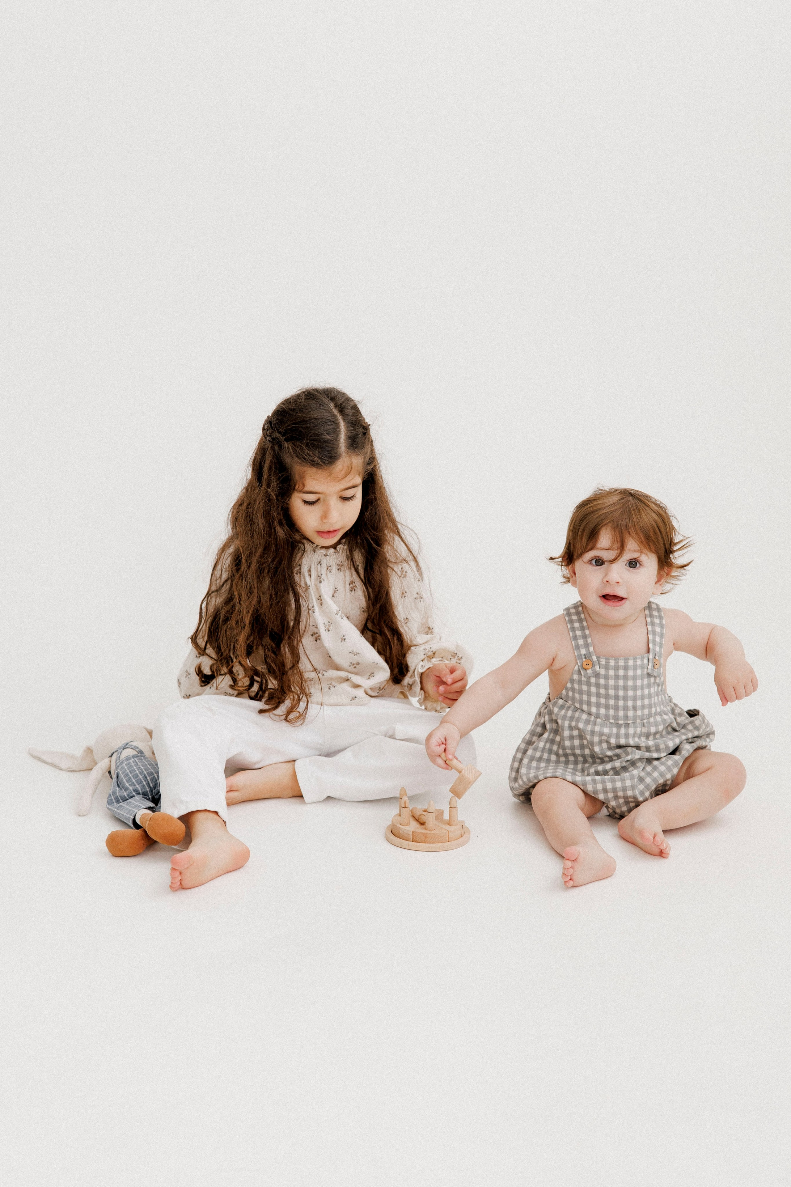 One year inside the White studio. Wedding and family photographer