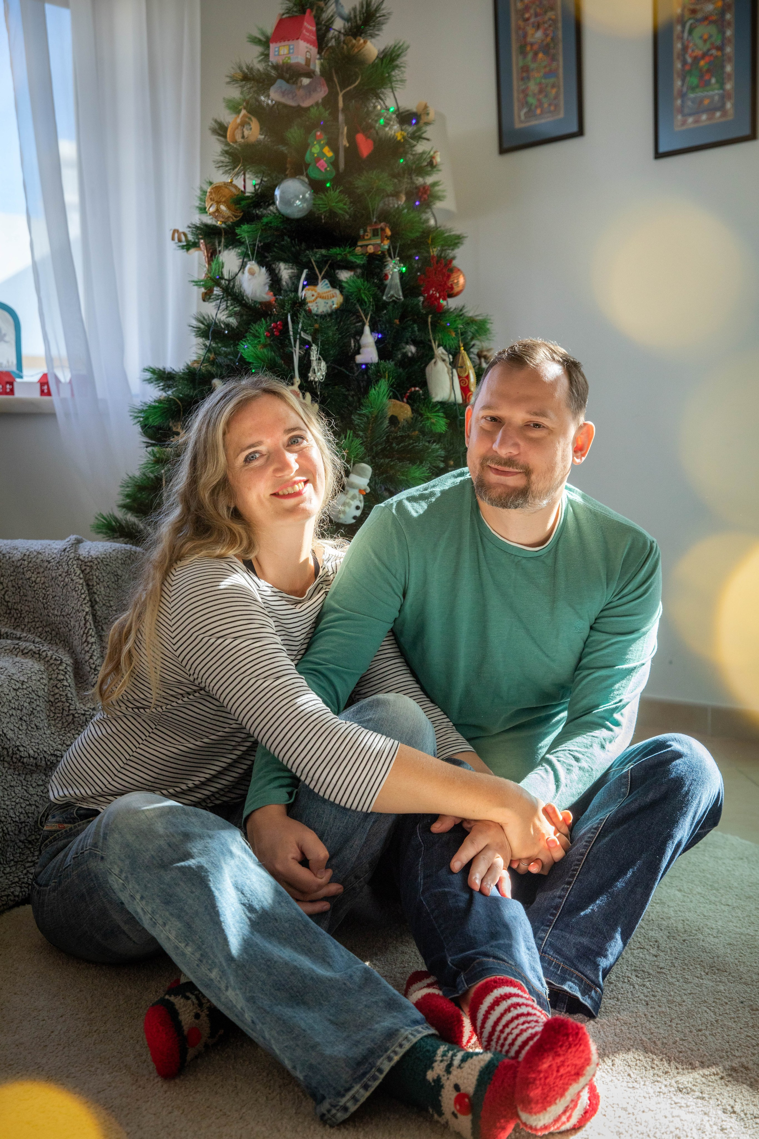 Family photo shoot at home. Photographer Oksana Lomnova