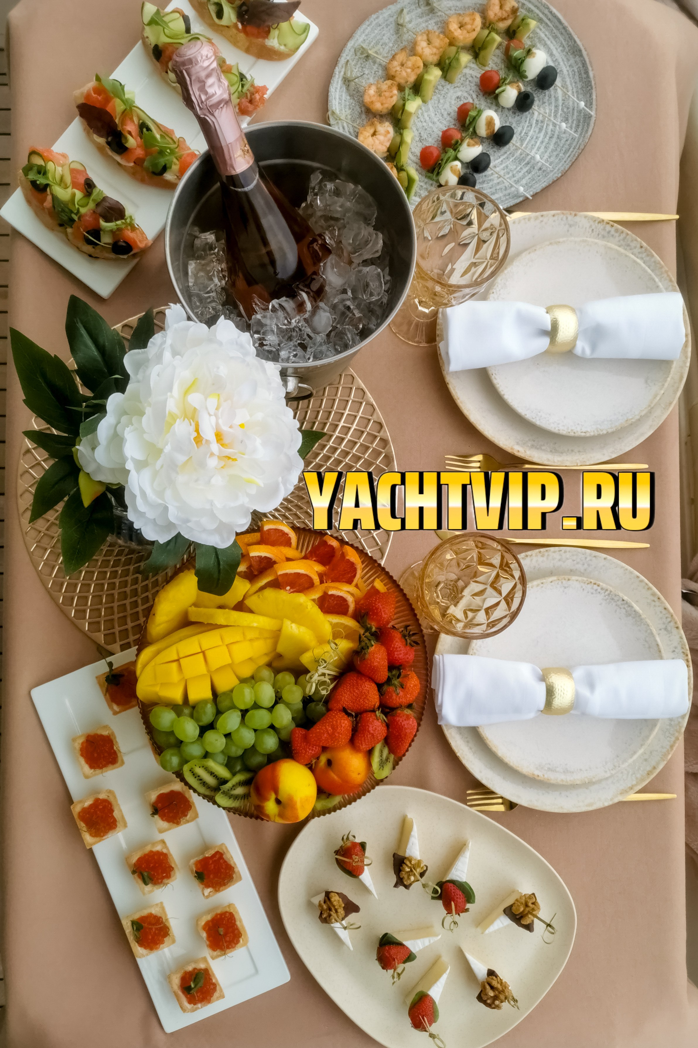 Кейтеринг на яхтах День рождение Девичник Мальчишник. Аренда Яхт в Сочи от Эконом до Премиум Класса