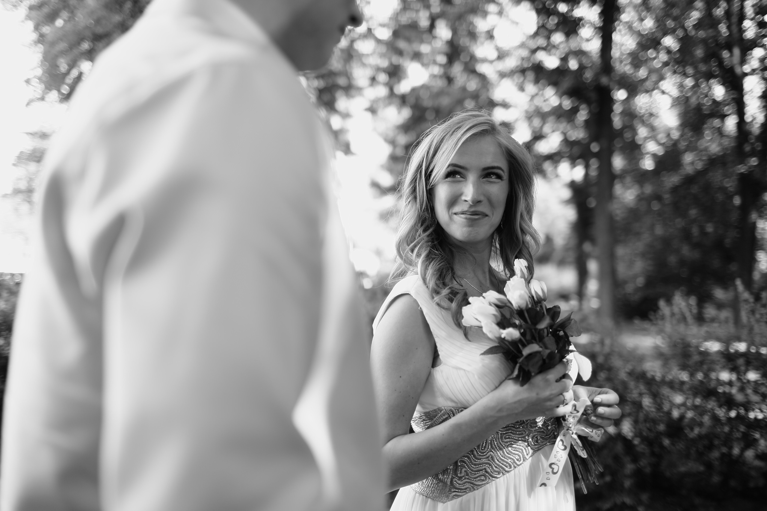 Свадебная фотосессия в парке. Свадебный и репортажный фотограф в Ярославле и Санкт-Петербурге Роман Микрюков