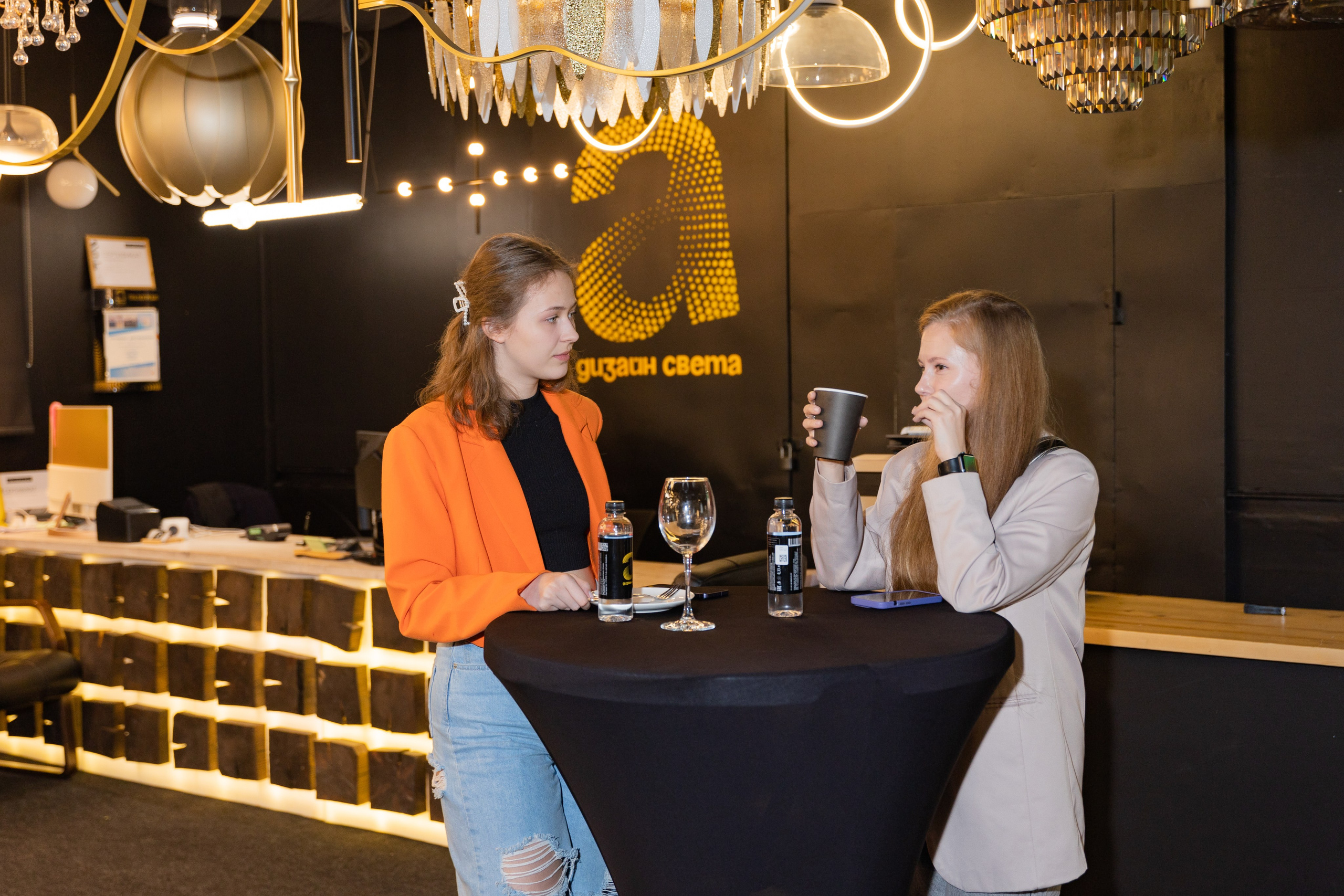 Презентация в салоне света Абажюр. Выпускные альбомы во Владивостоке