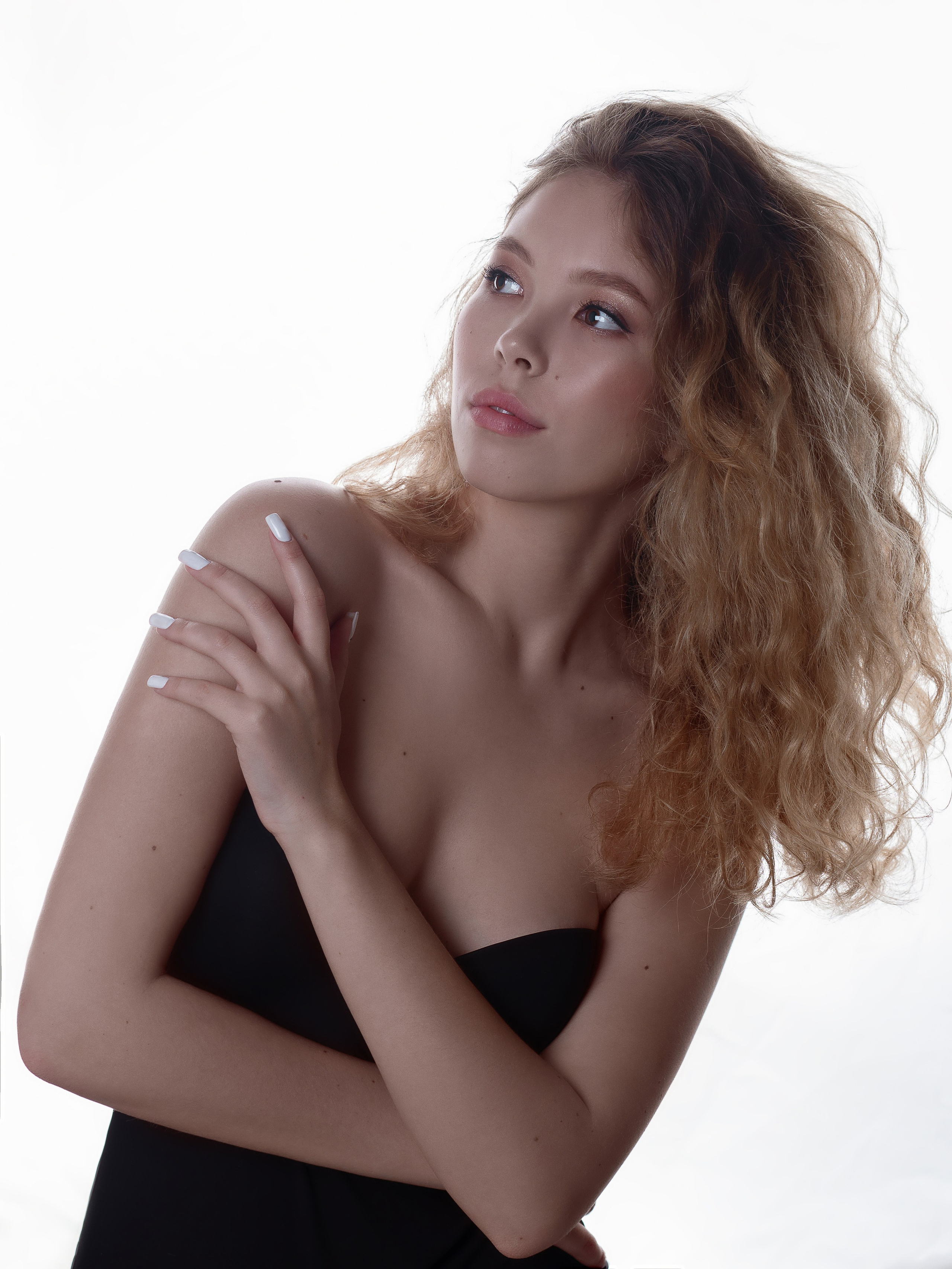 Фотосессия с выбеленным фоном в студии