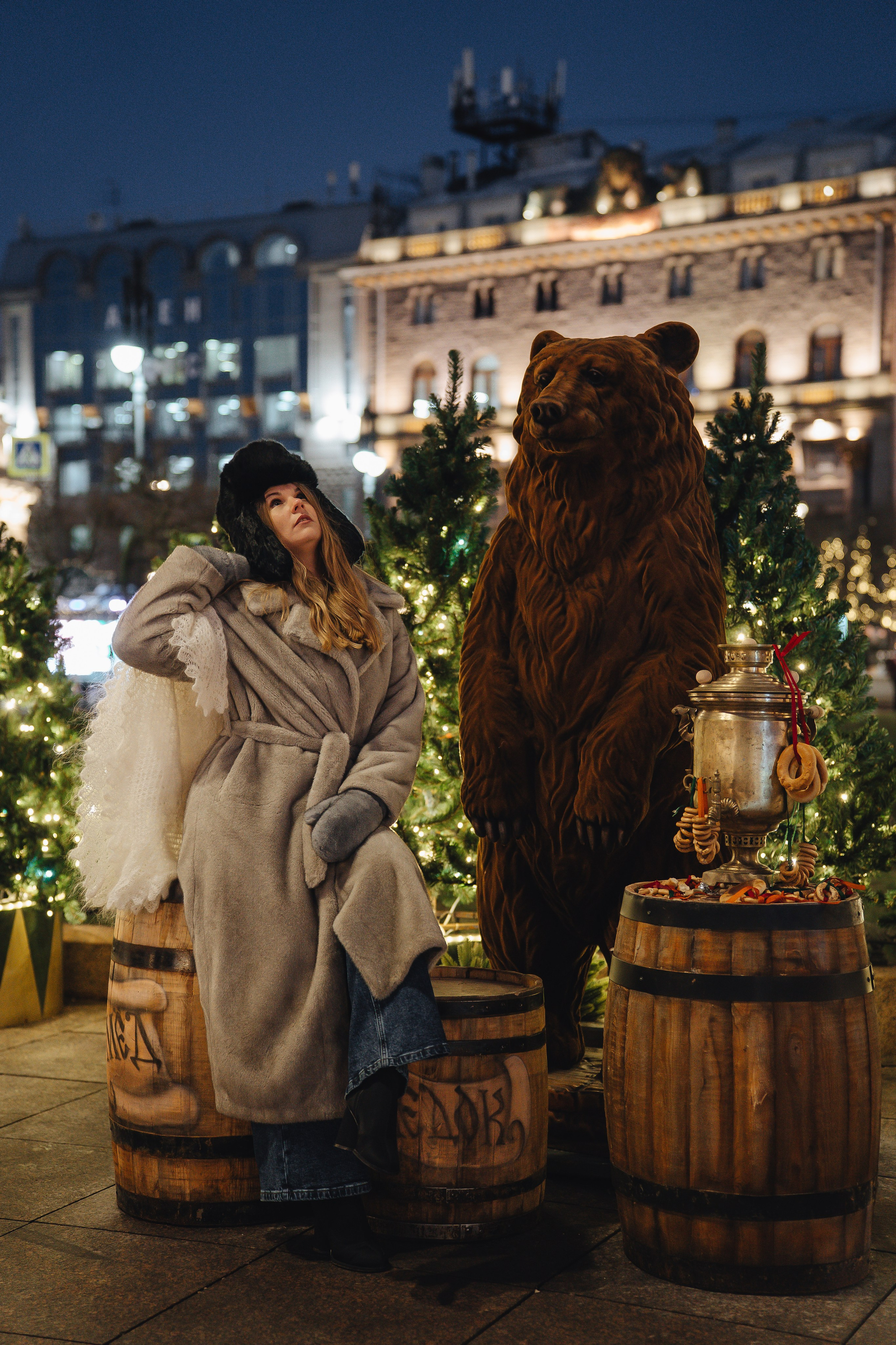 ПРОГУЛКА НА МАНЕЖНОЙ ПЛОЩАДИ ДЛЯ ДЕВУШКИ ПЕРЕД НОВЫМ ГОДОМ (НОВОГОДНЯЯ ФОТОСЕССИИЯ НА МАНЕЖНОЙ ПЛОЩАДИ). Профессиональный фотограф, Санкт-Петербург — Виктория Богомолова