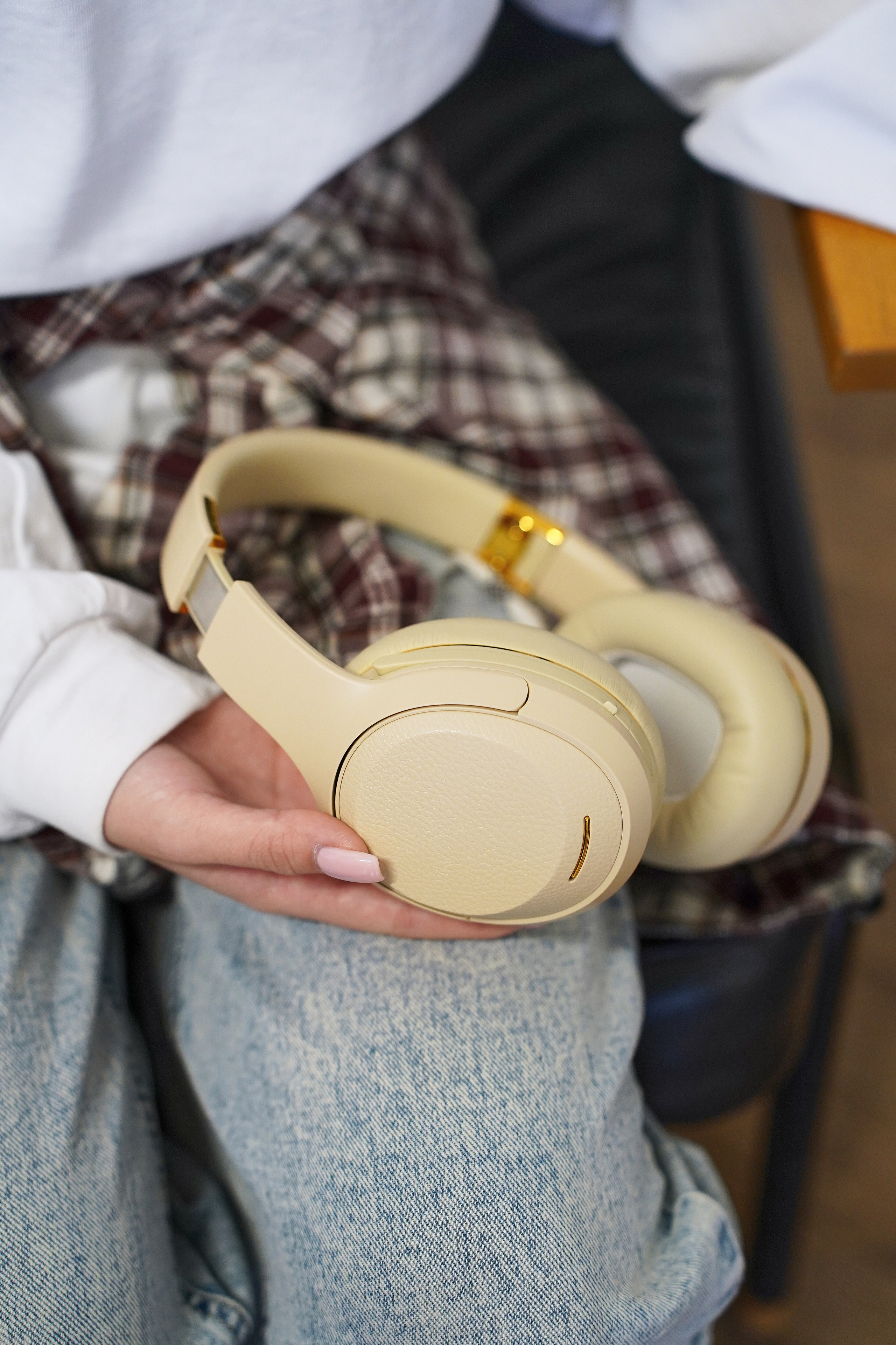 Наушники в интерьере. Фотограф